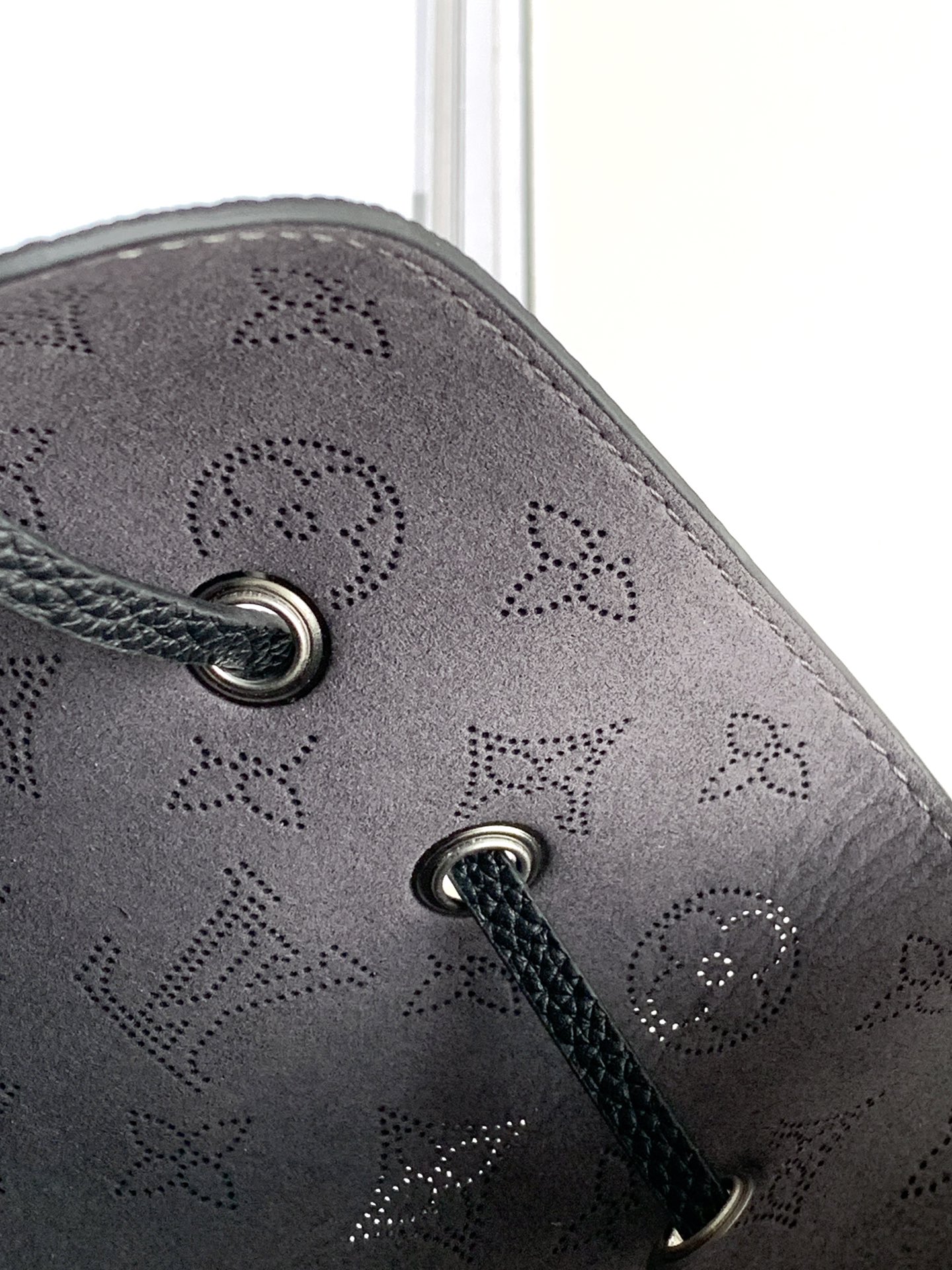 L*ouis V*uitton Top Bag 19 x 22 x 14 cm