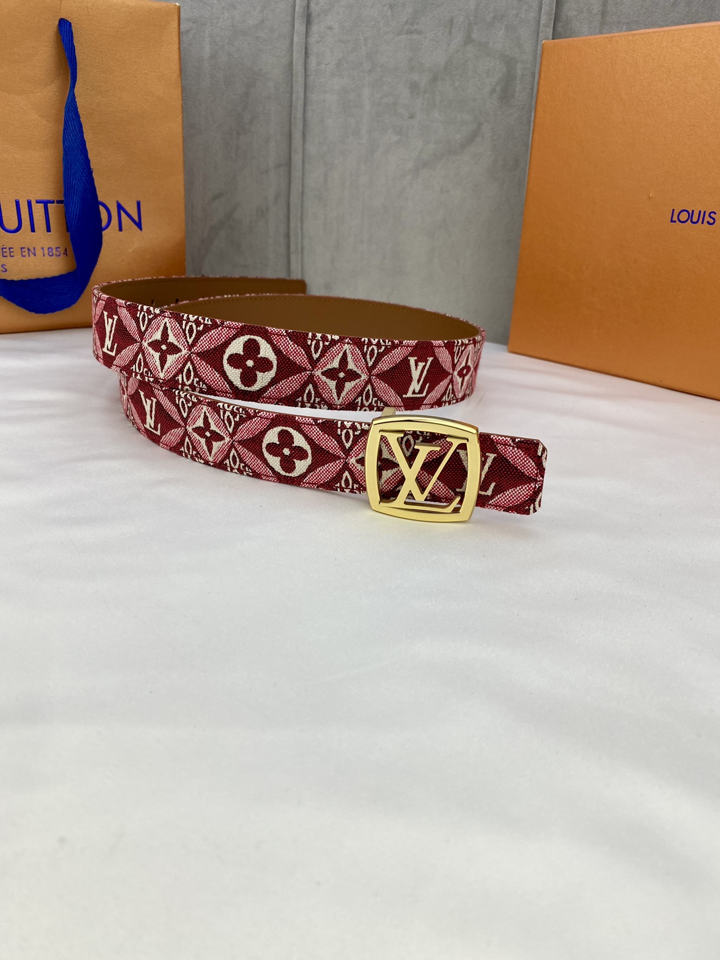 L*ouis V*uitton Belts Top Version