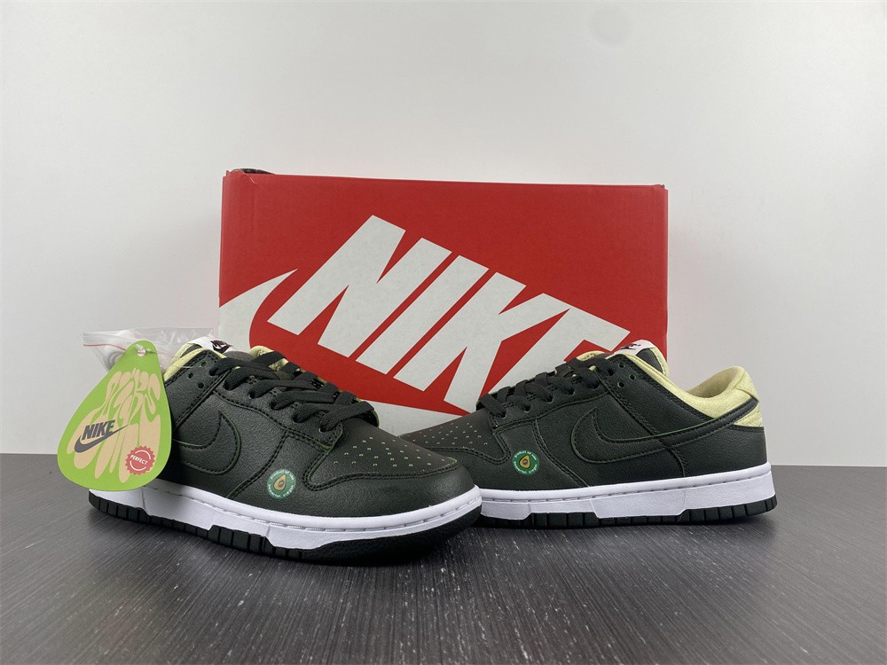 from Nike DUNK LOW LX DM7606 300