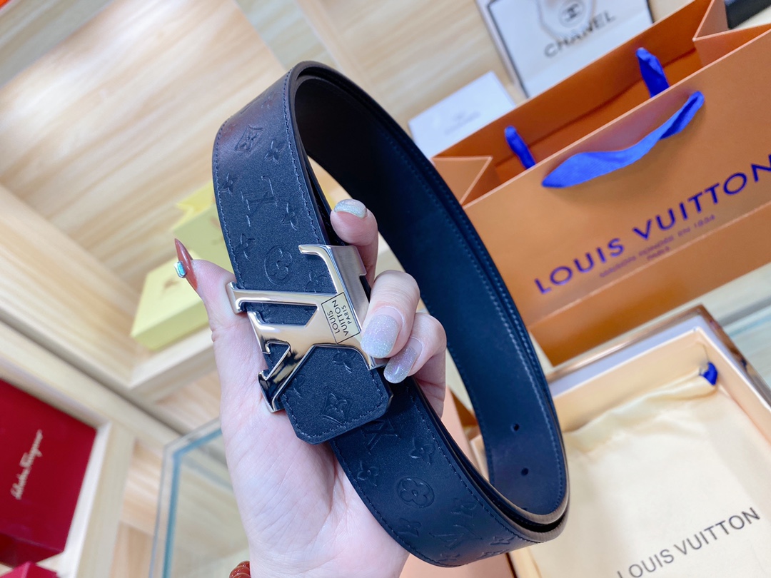L*ouis V*uitton Belts Top Version