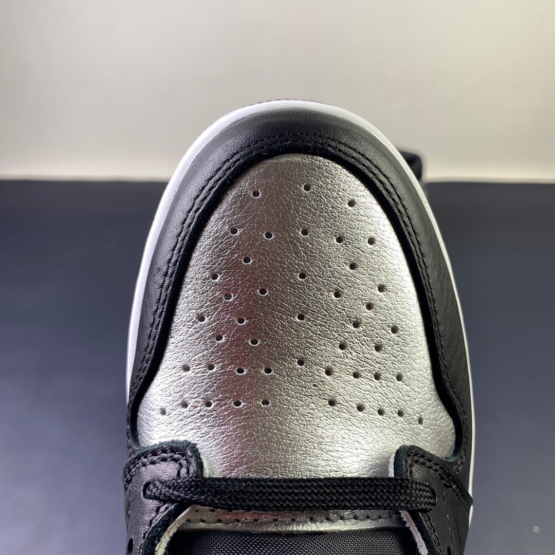 Air Jordan 1 High OG WMNS “Silver Toe” CD0461-001