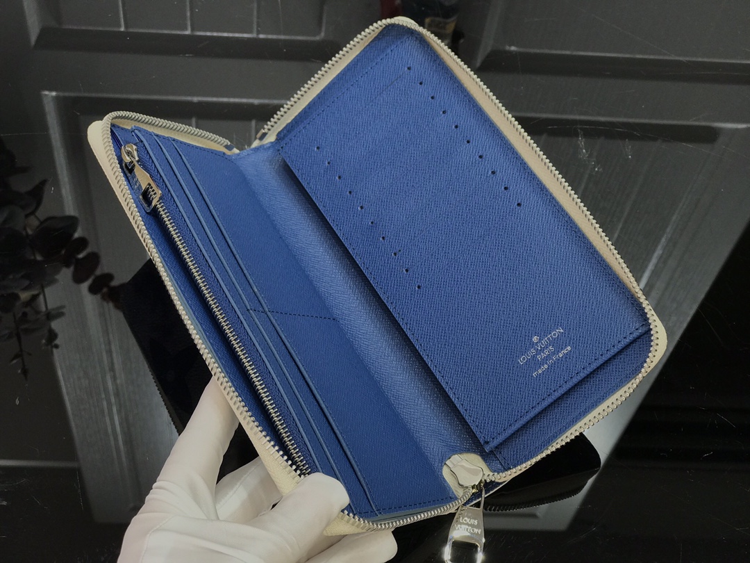 L*ouis V*uitton Top Bag 10 x 20 x 2 cm