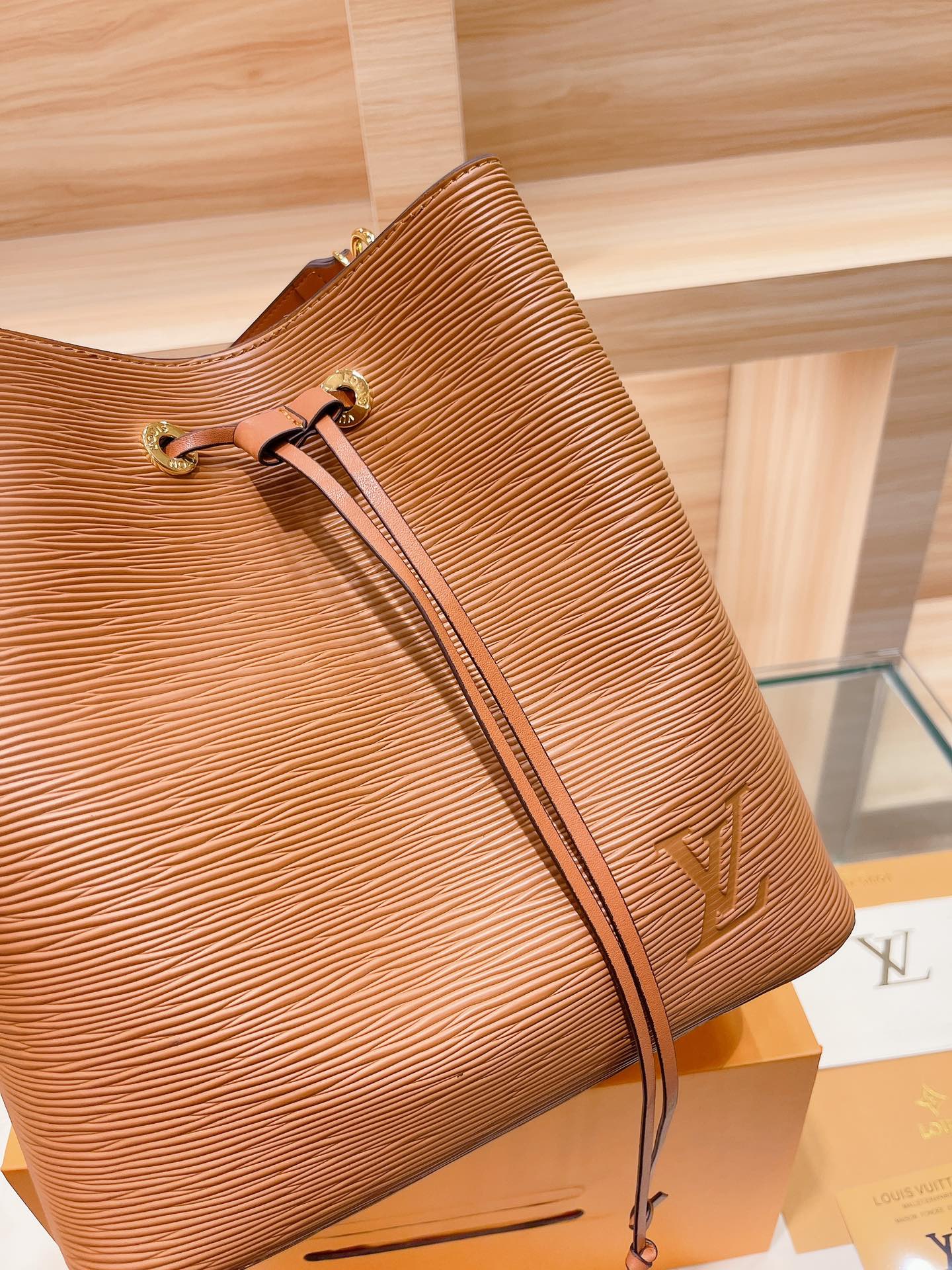 L*ouis V*uitton Top Bag 25*26cm