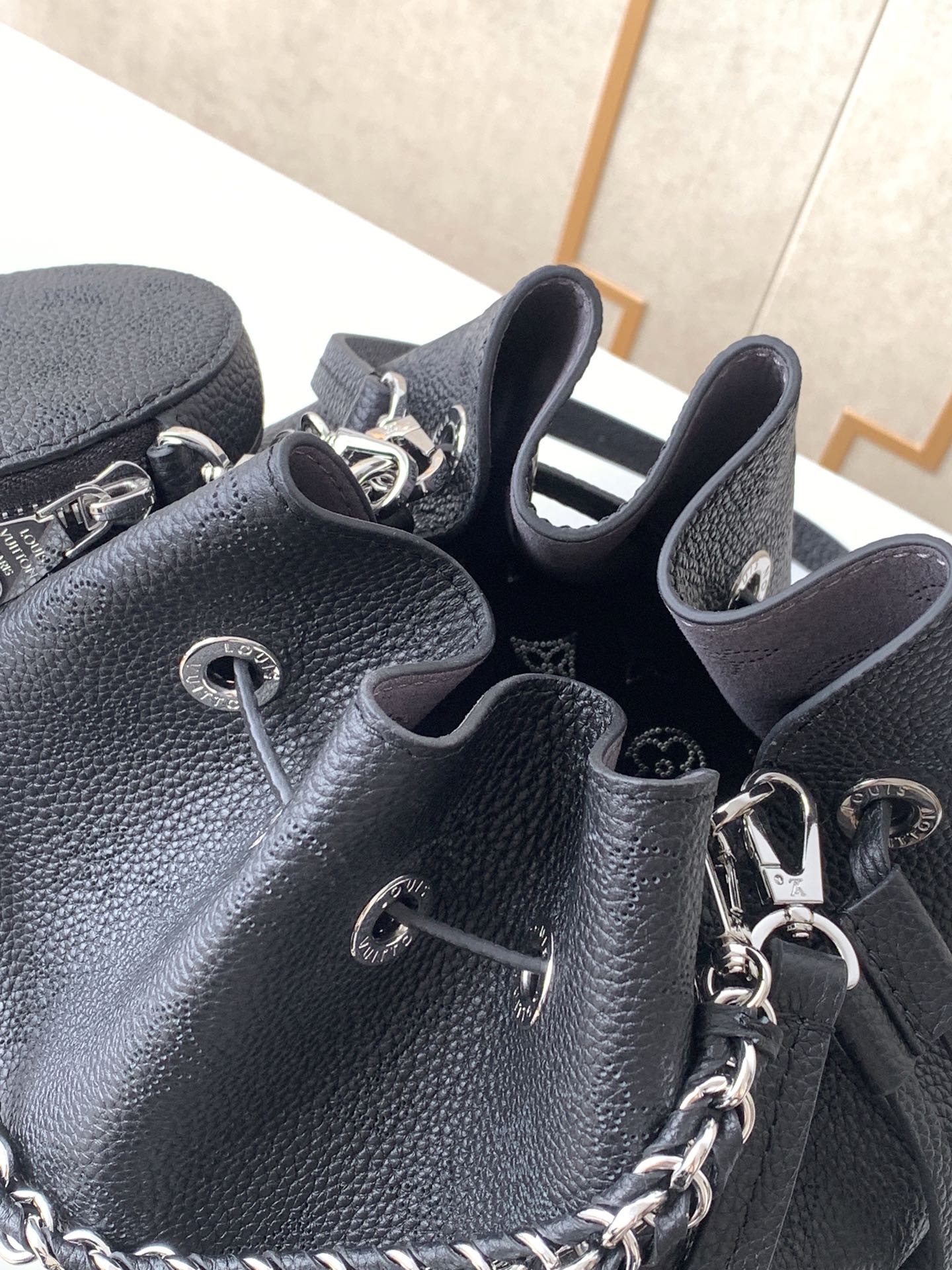 L*ouis V*uitton Top Bag 19 x 22 x 14 cm