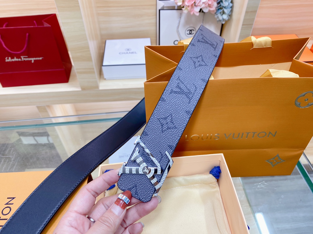 L*ouis V*uitton Belts Top Version