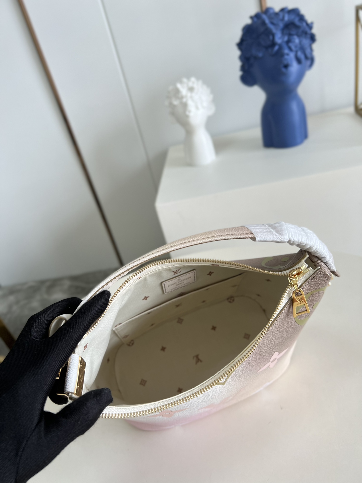 L*ouis V*uitton Top Bag 24*22*13CM