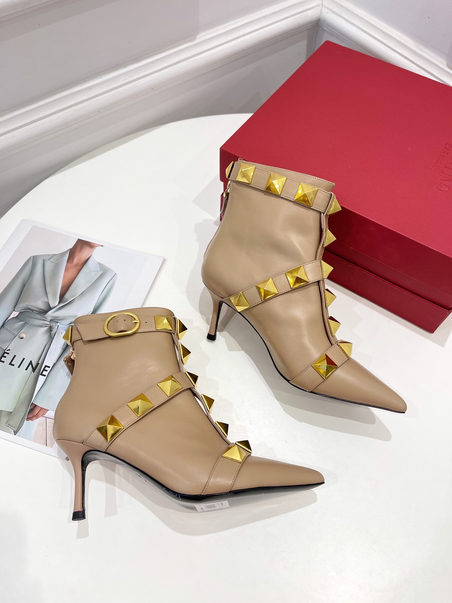 Women 𝑉*𝐴𝐿𝐸𝑁𝑇𝐼𝑁𝑂 Top Sneakers