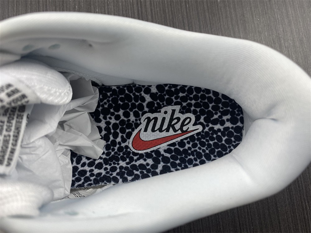 from NIKE DUNK LOW WMNS “Metallic” DH4403-700