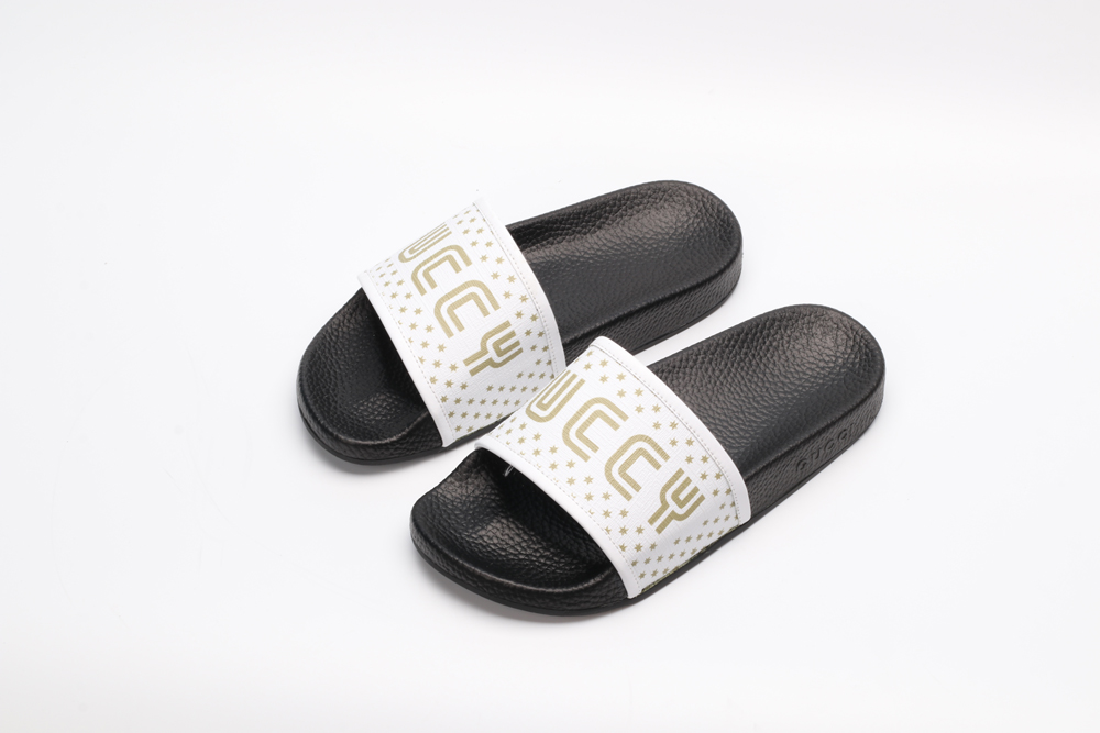 G*cci Sandals