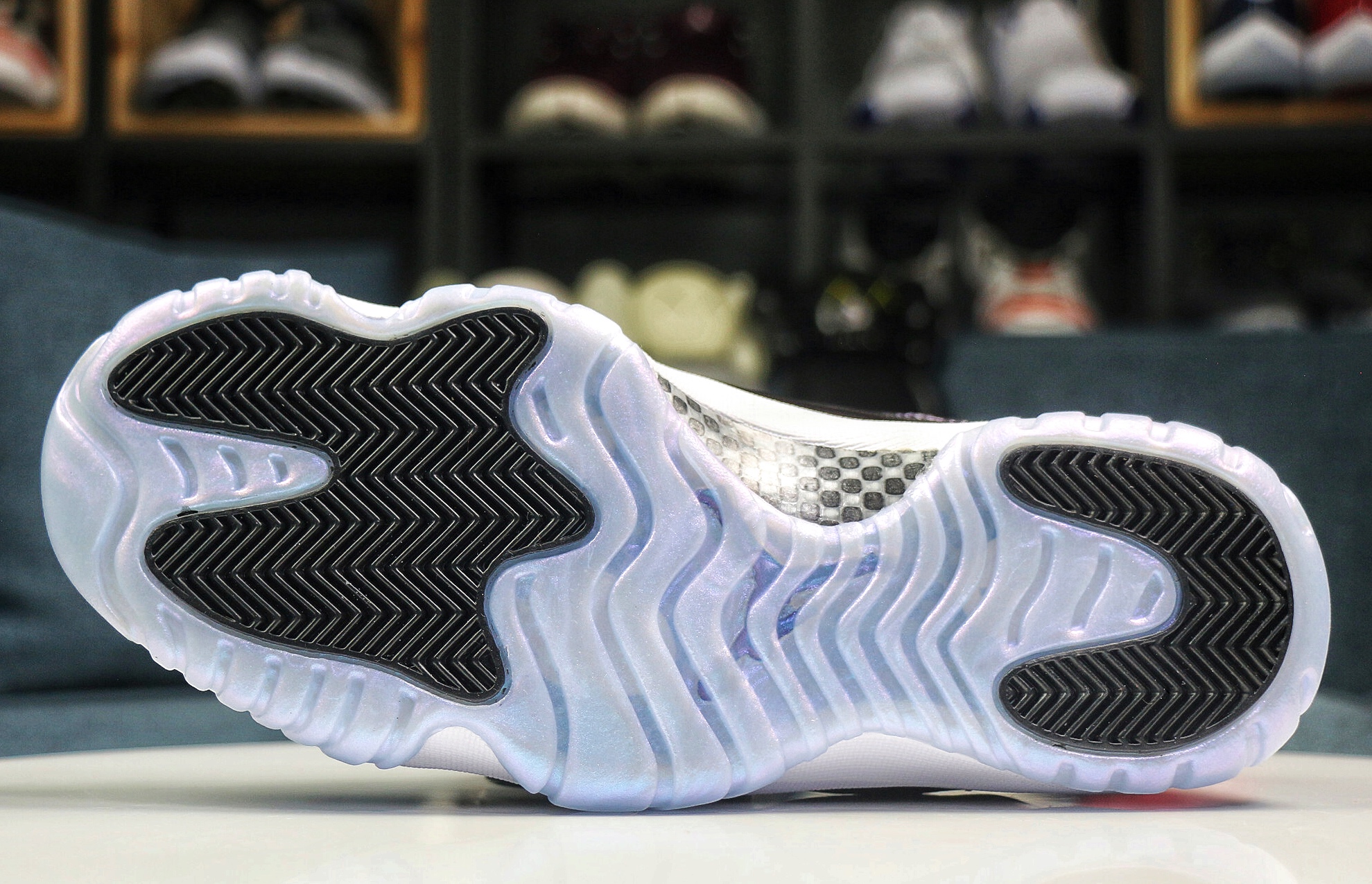 Air Jordan 11 Low Emerald Easter