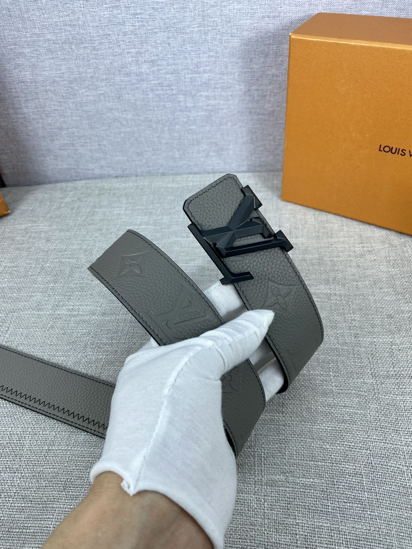 L*ouis V*uitton Belts Top Version