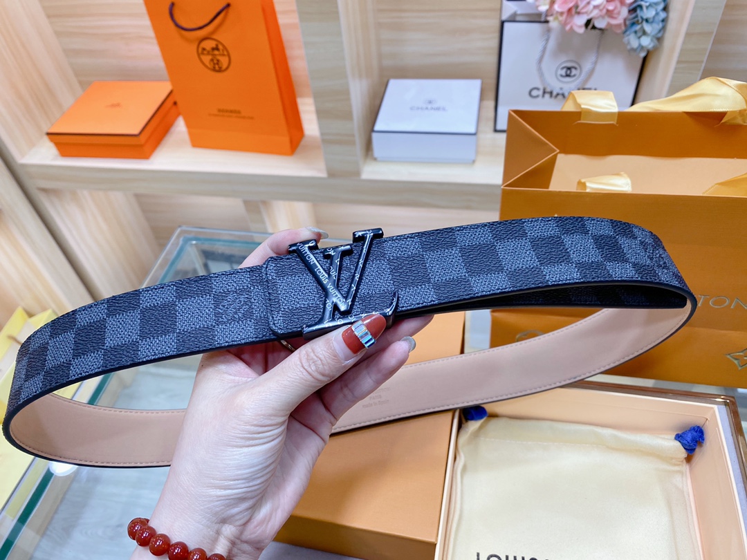 L*ouis V*uitton Belts Top Version