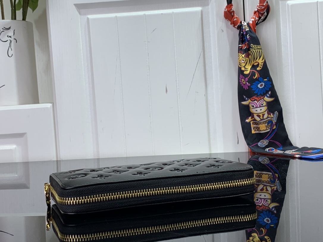 L*ouis V*uitton Bag Top Quality 19.5*10.5*2.5cm