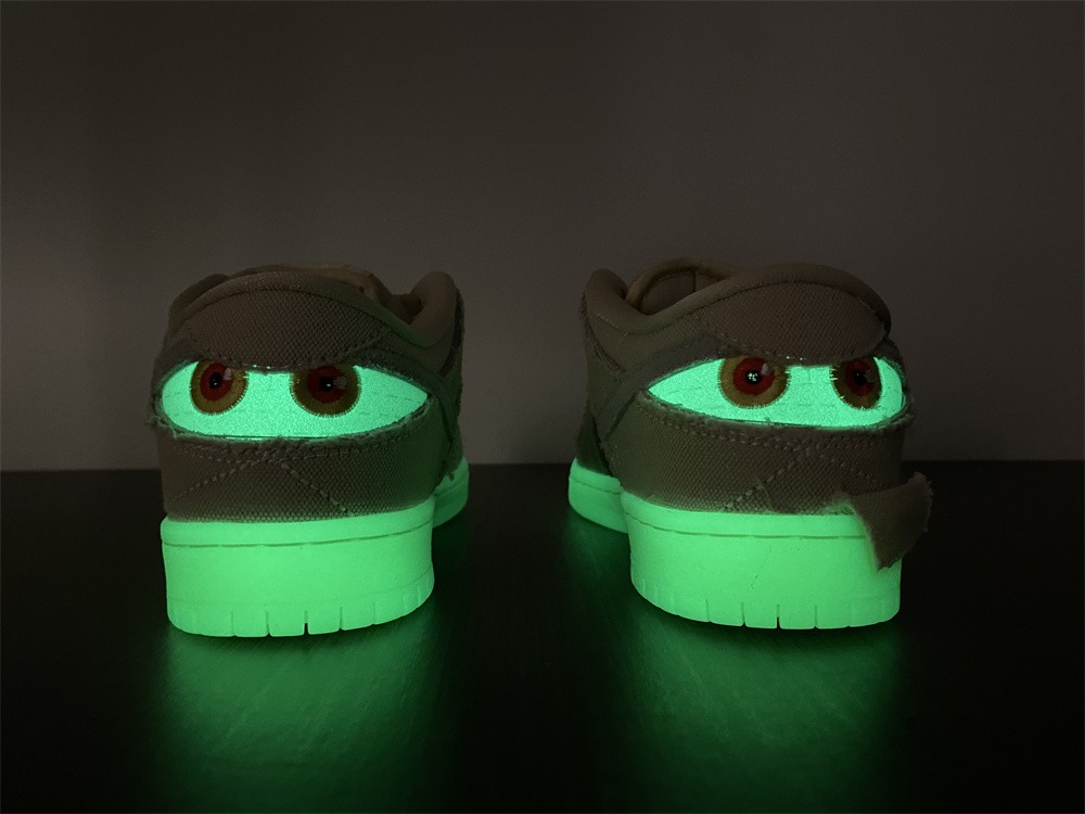 from Nike SB Dunk Low “Mummy DM0774-111