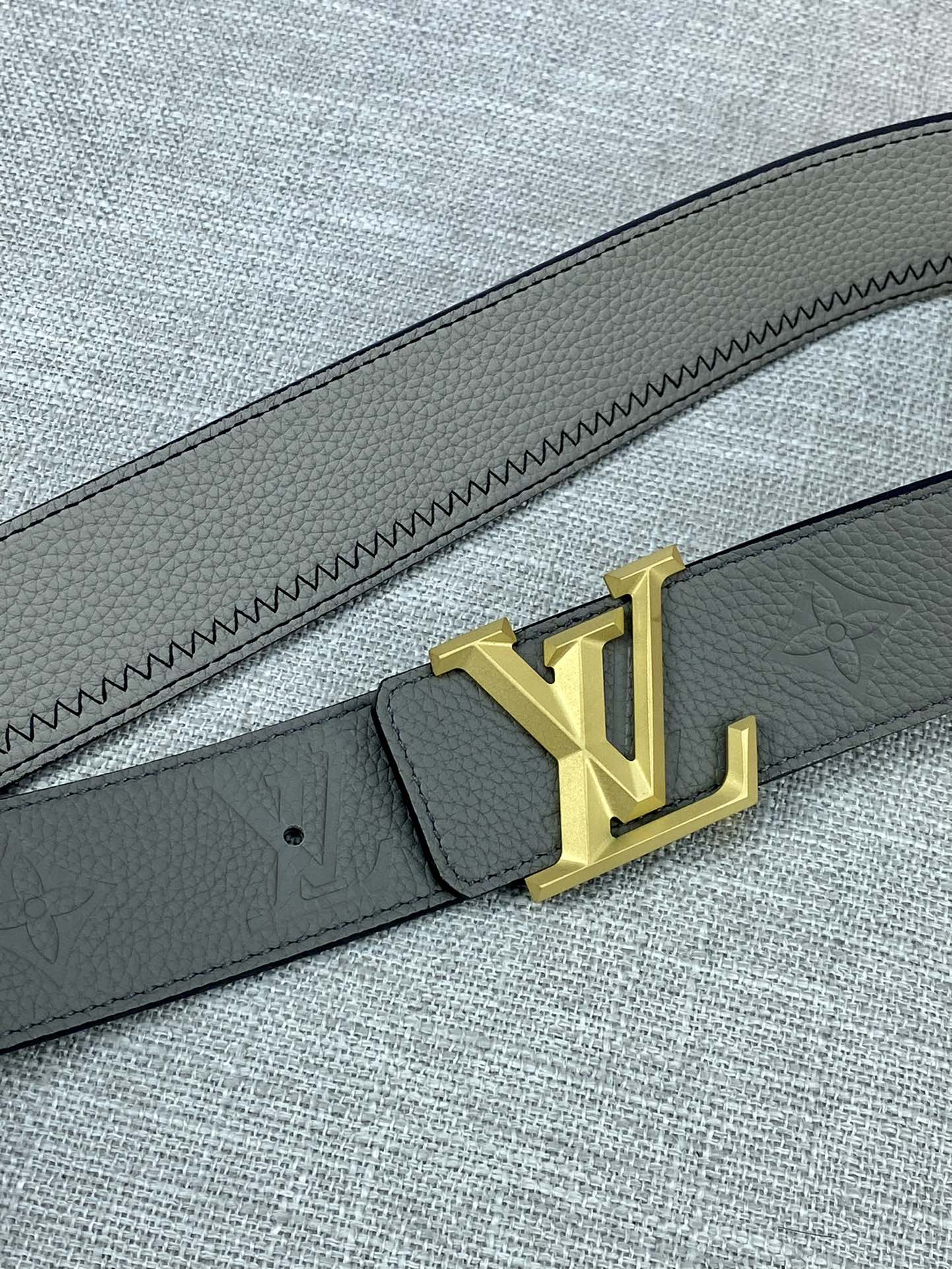 L*ouis V*uitton Belts Top Version