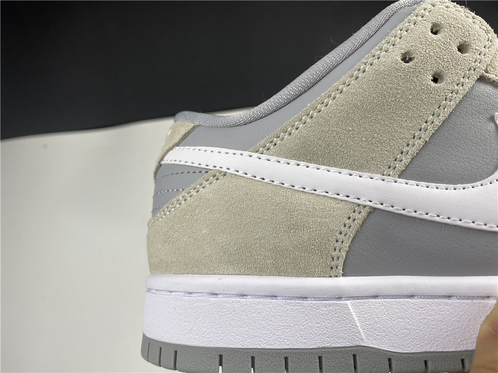 from Nike Dunk SB L TRD AR0778-110