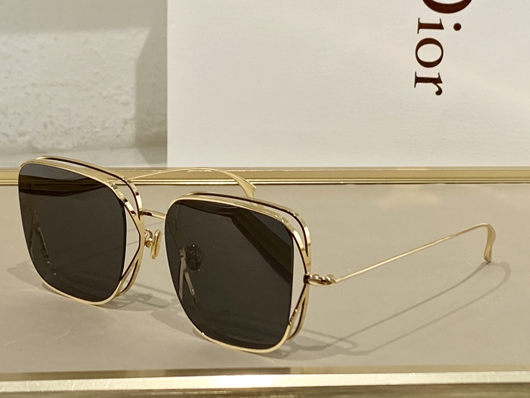 C*artier Glasses Top