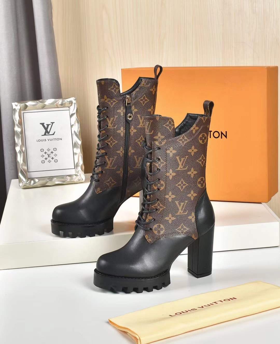 Women L*ouis V*uitton Top Sneaker