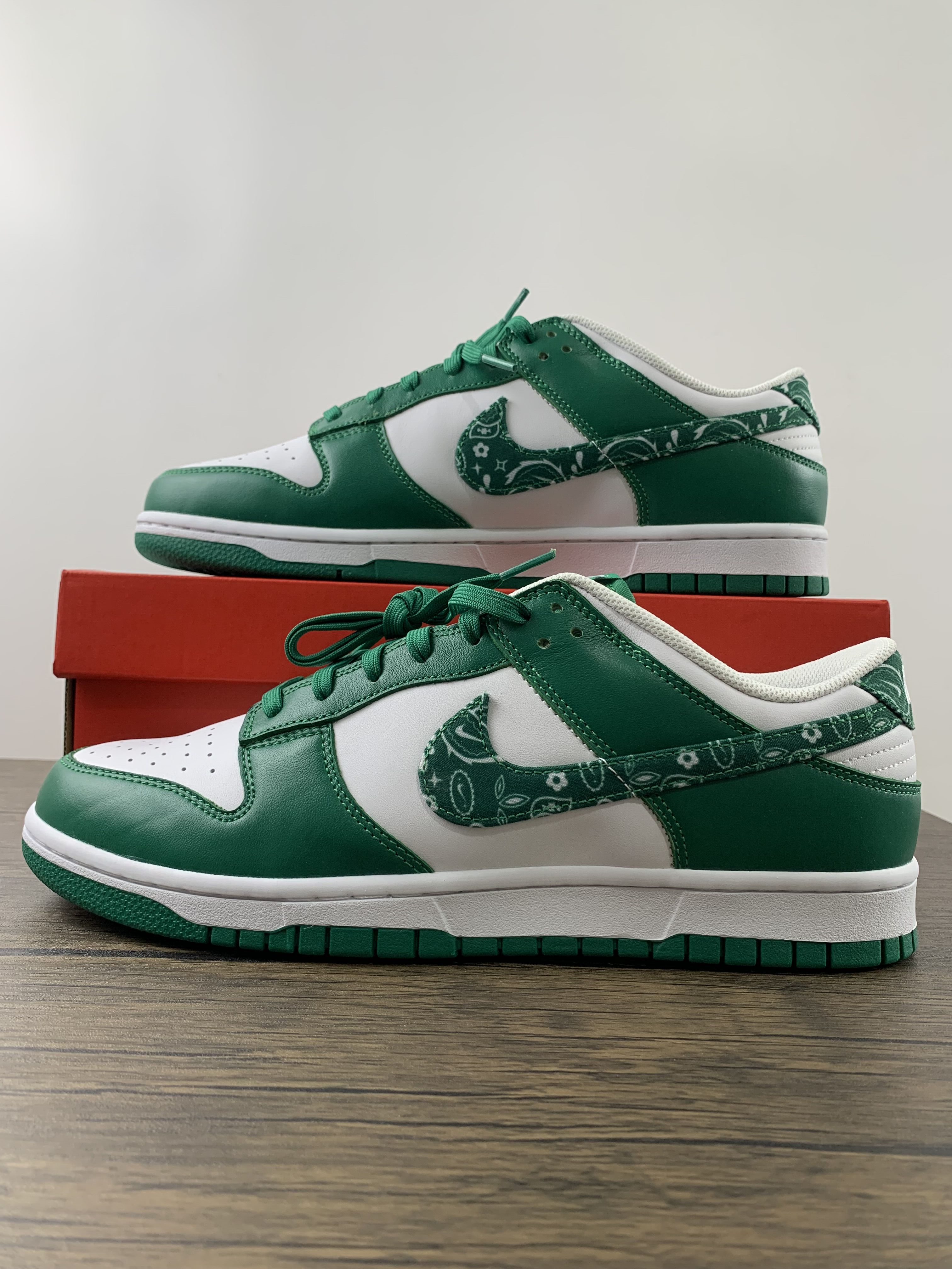 from Nike sb dunk low NK Dunk Low ESS Green Parsley