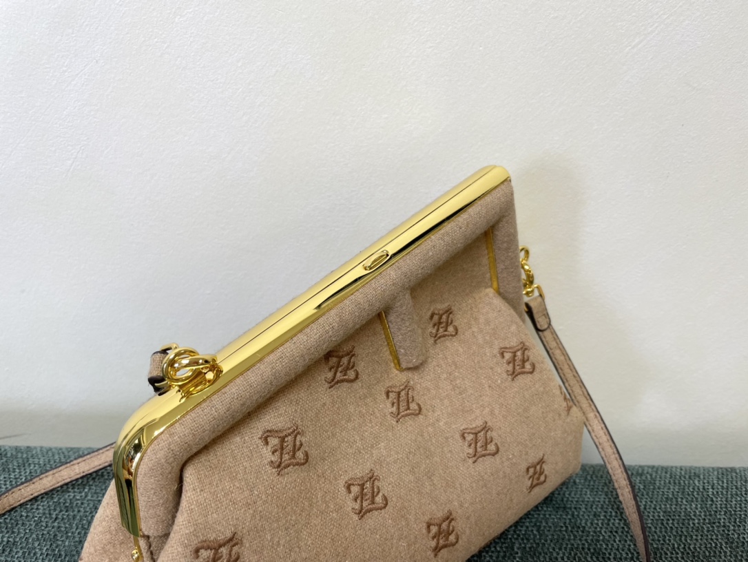 F*endi Top Bag 26*9.5*18CM