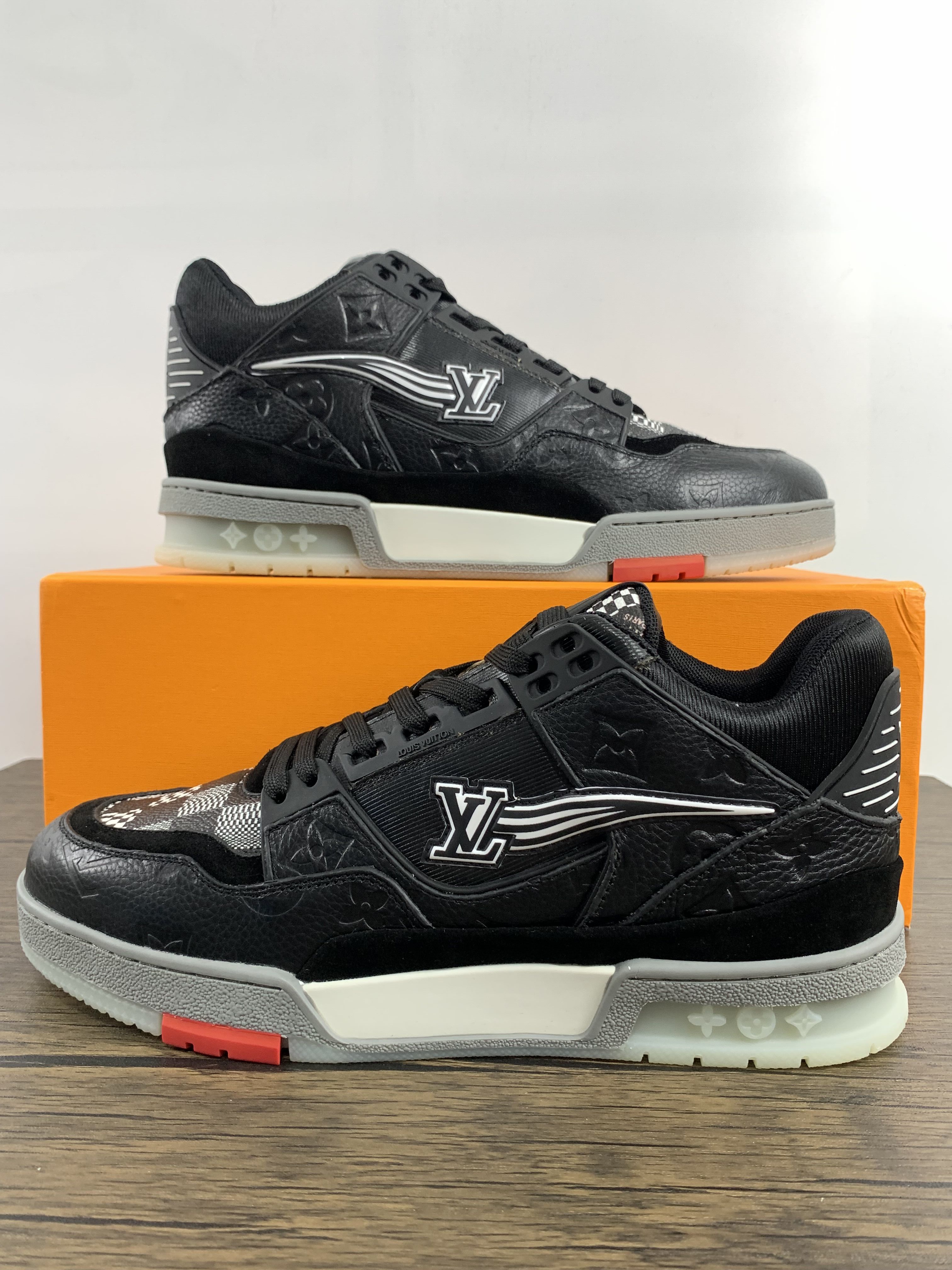 Men L*ouis V*uitton L*V Trainer Top Sneakers