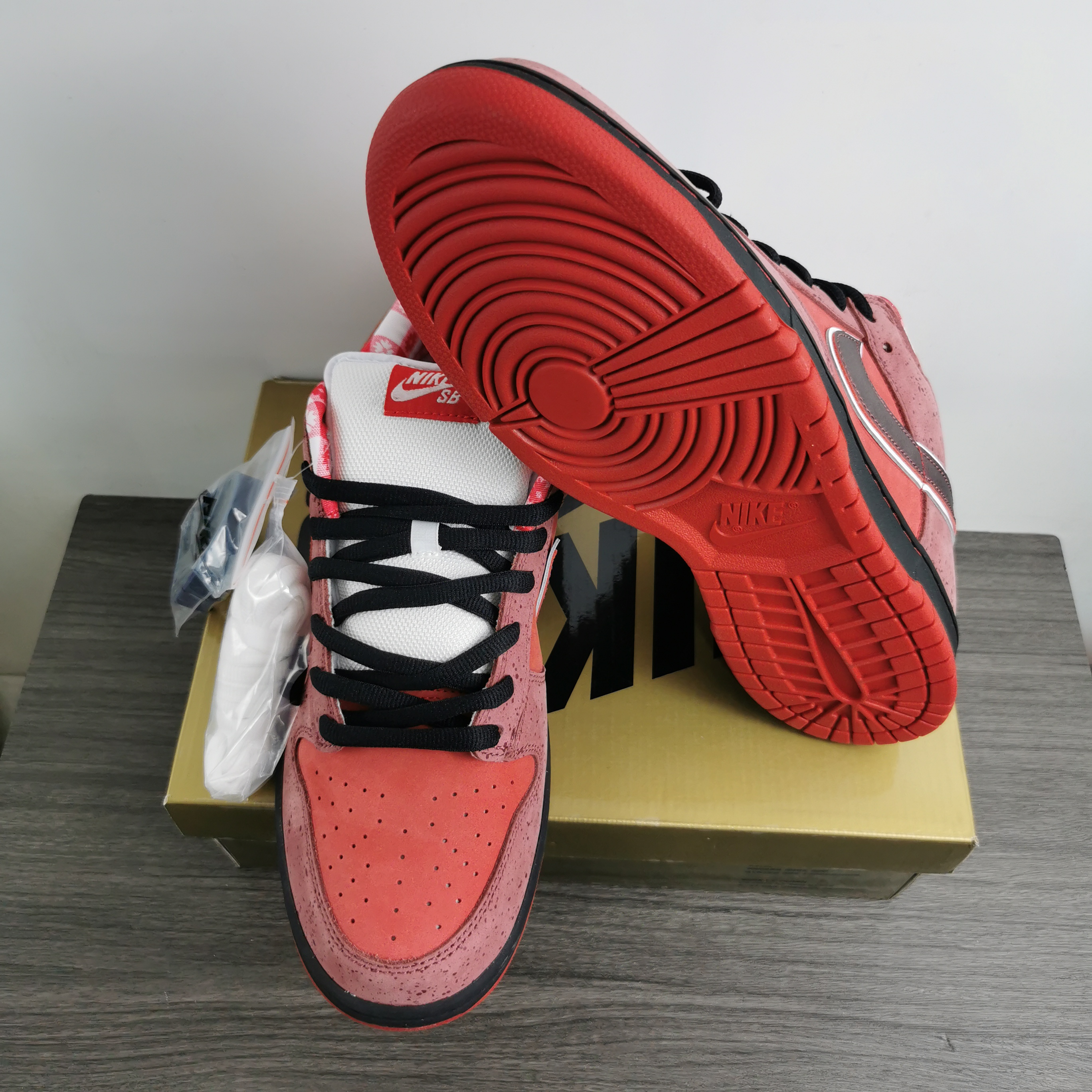 from Nike SB Dunk Low Sb Lobster 313170-661