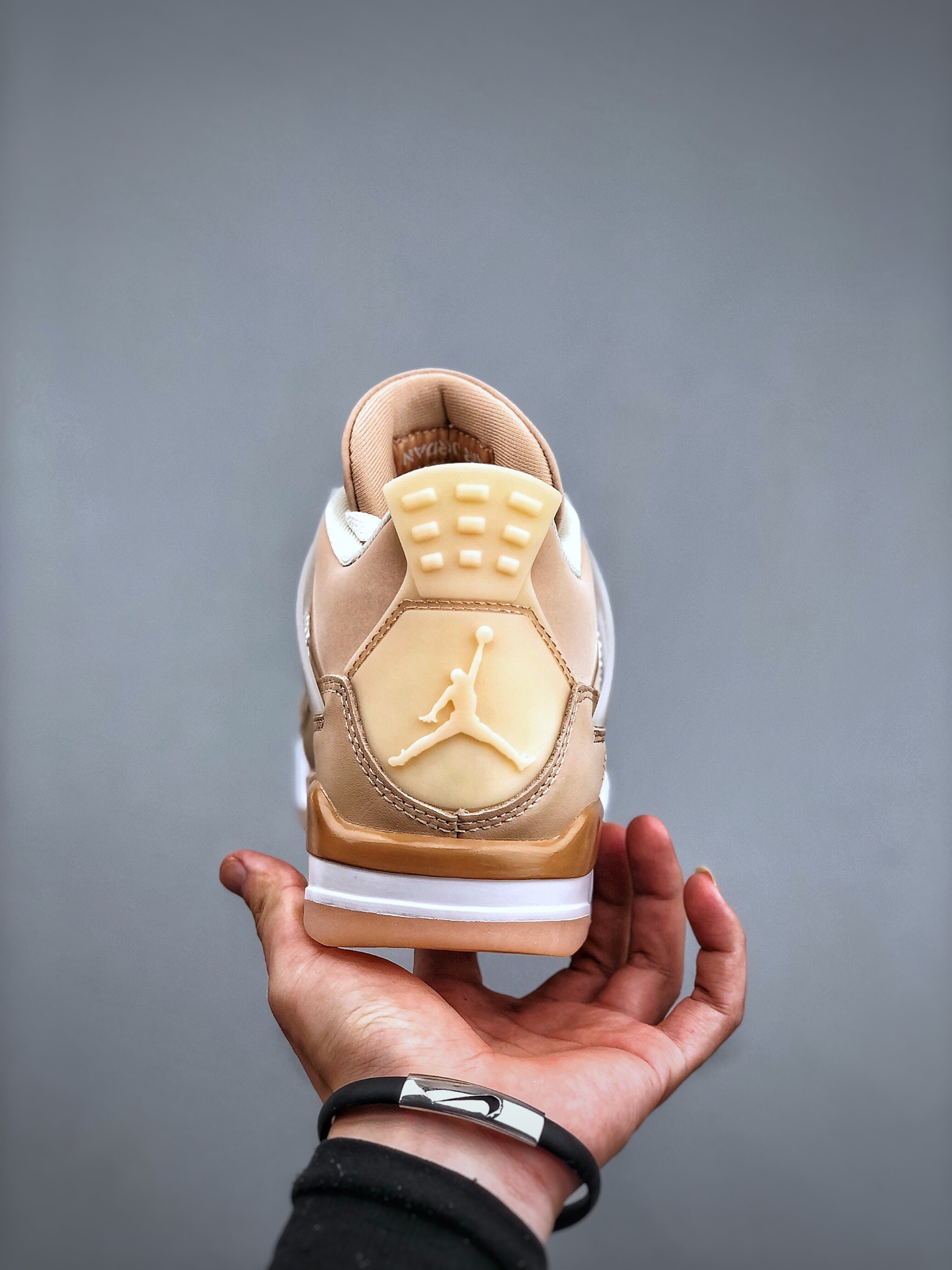 OFF-WHITE x Air Jordan 4 “sail”ow