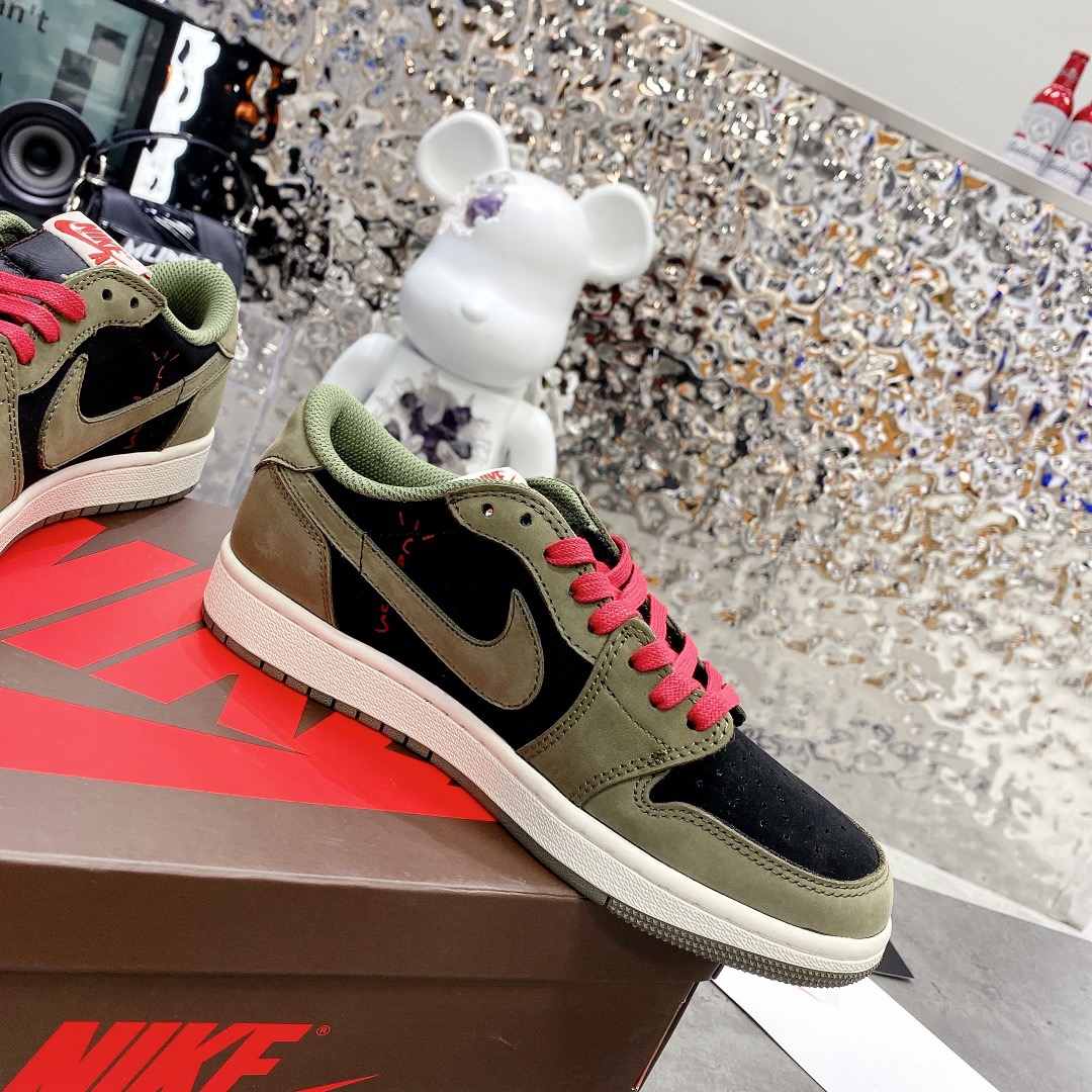 Travis Scott x Air Jordan 1 Low Reverse Mocha