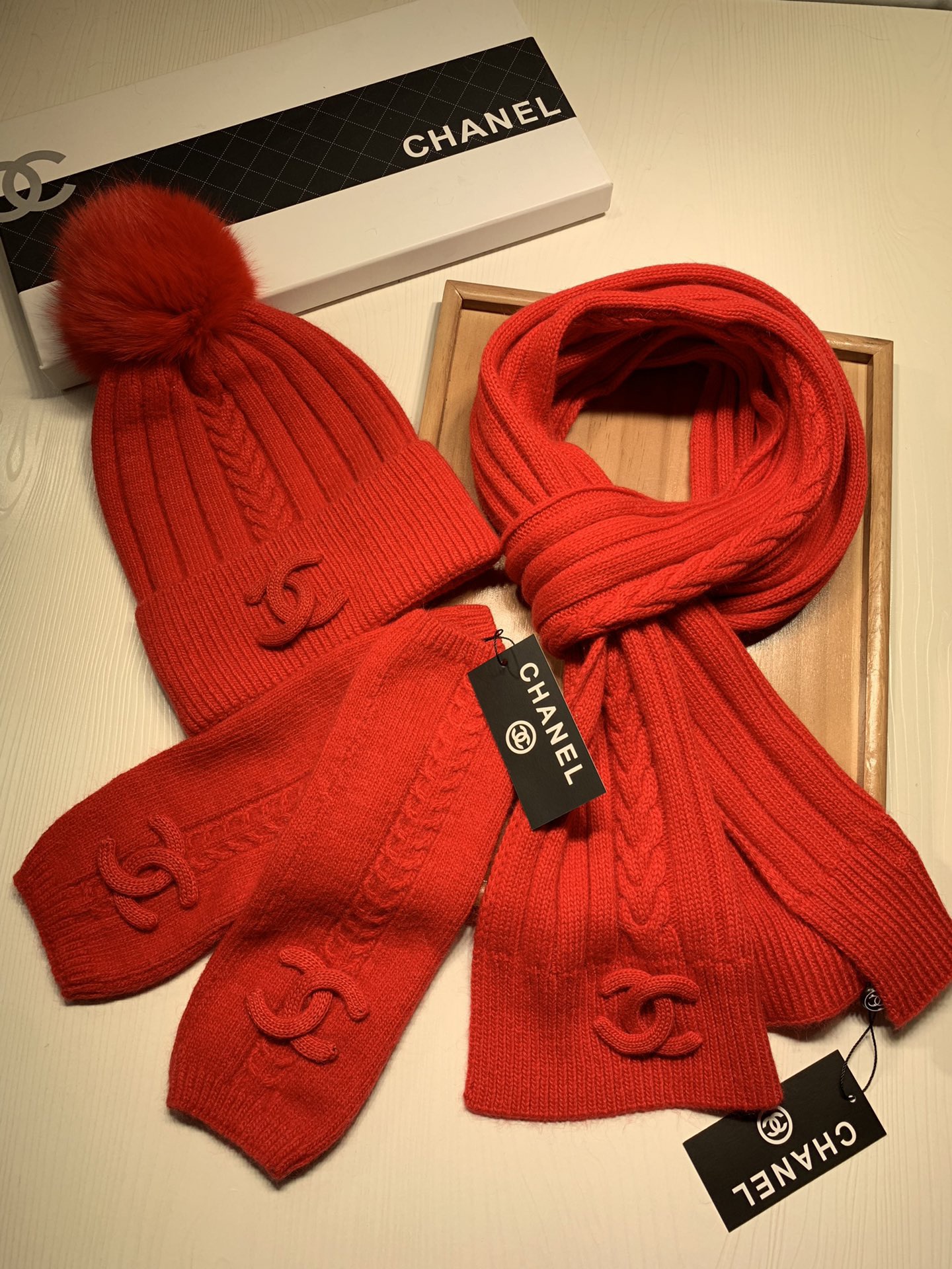 Women Men Hat+Gloves+The scarf C*hanel