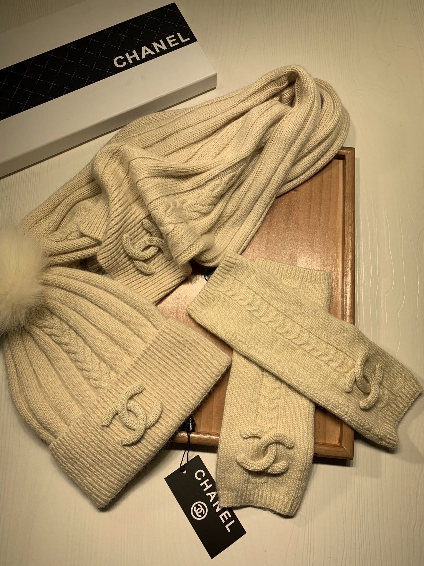 Women Men Hat+Gloves+The scarf C*hanel