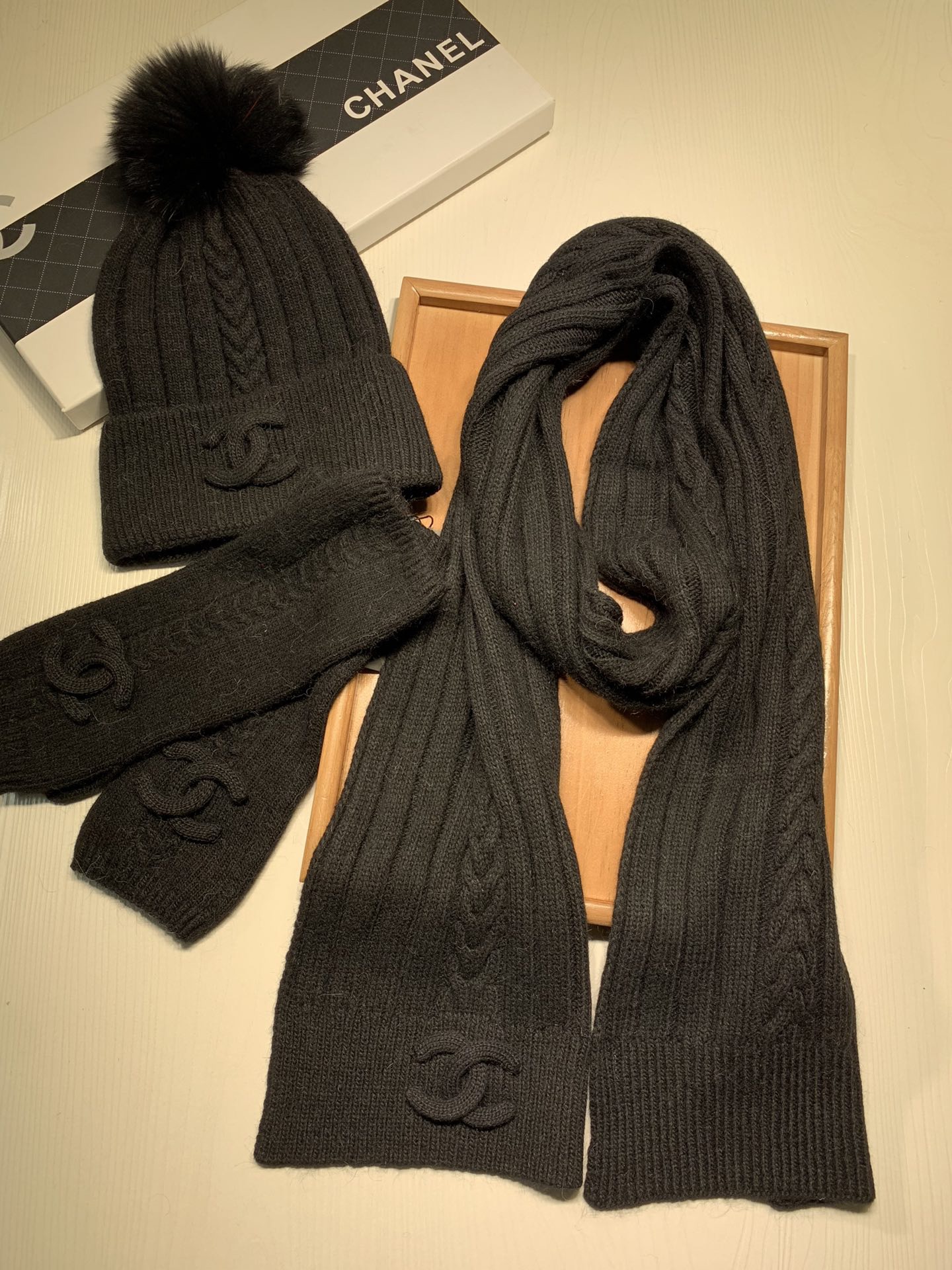 Women Men Hat+Gloves+The scarf C*hanel