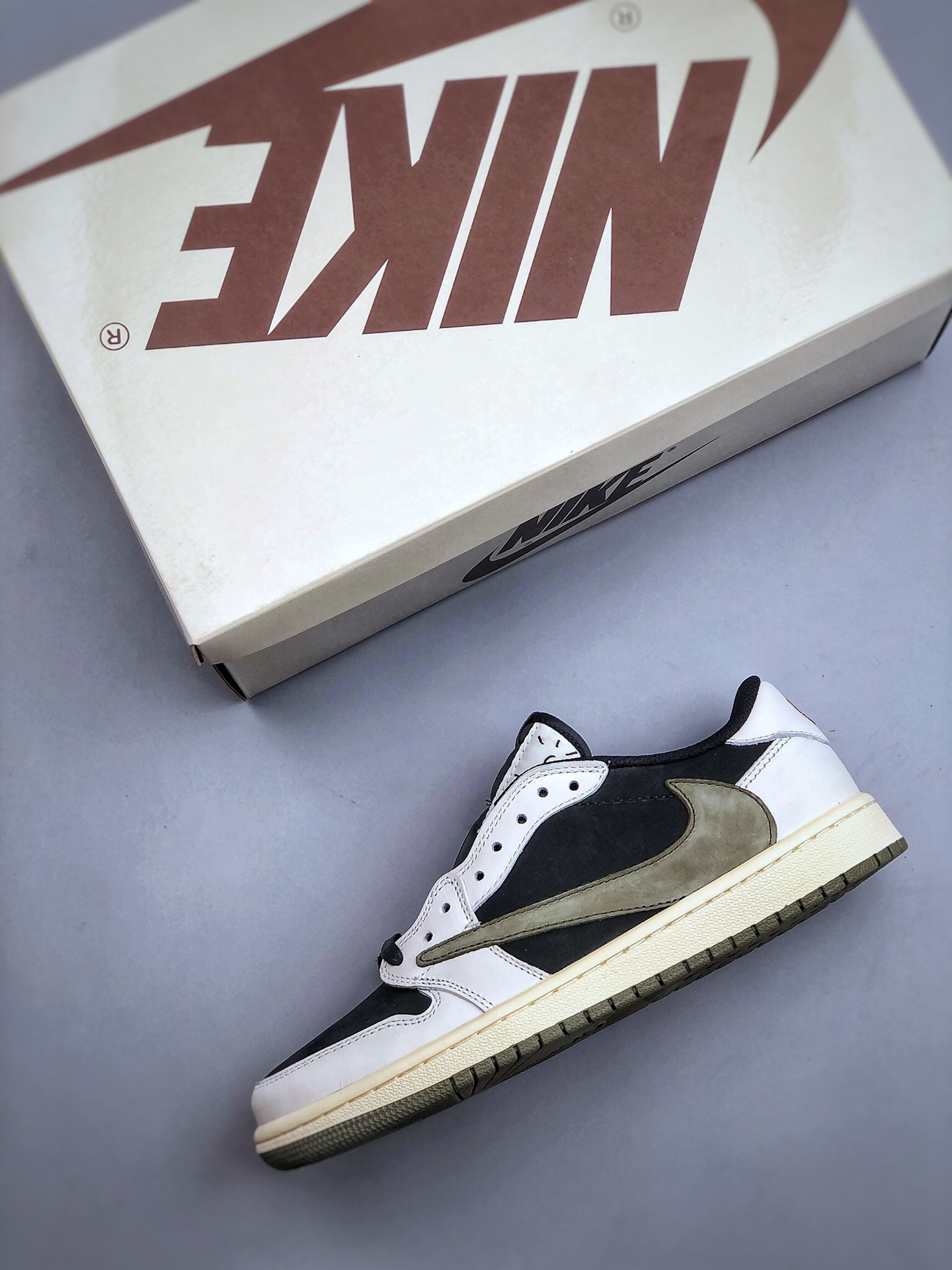 T*ravis S*cott Nike Air Jordan 1 low AJ1