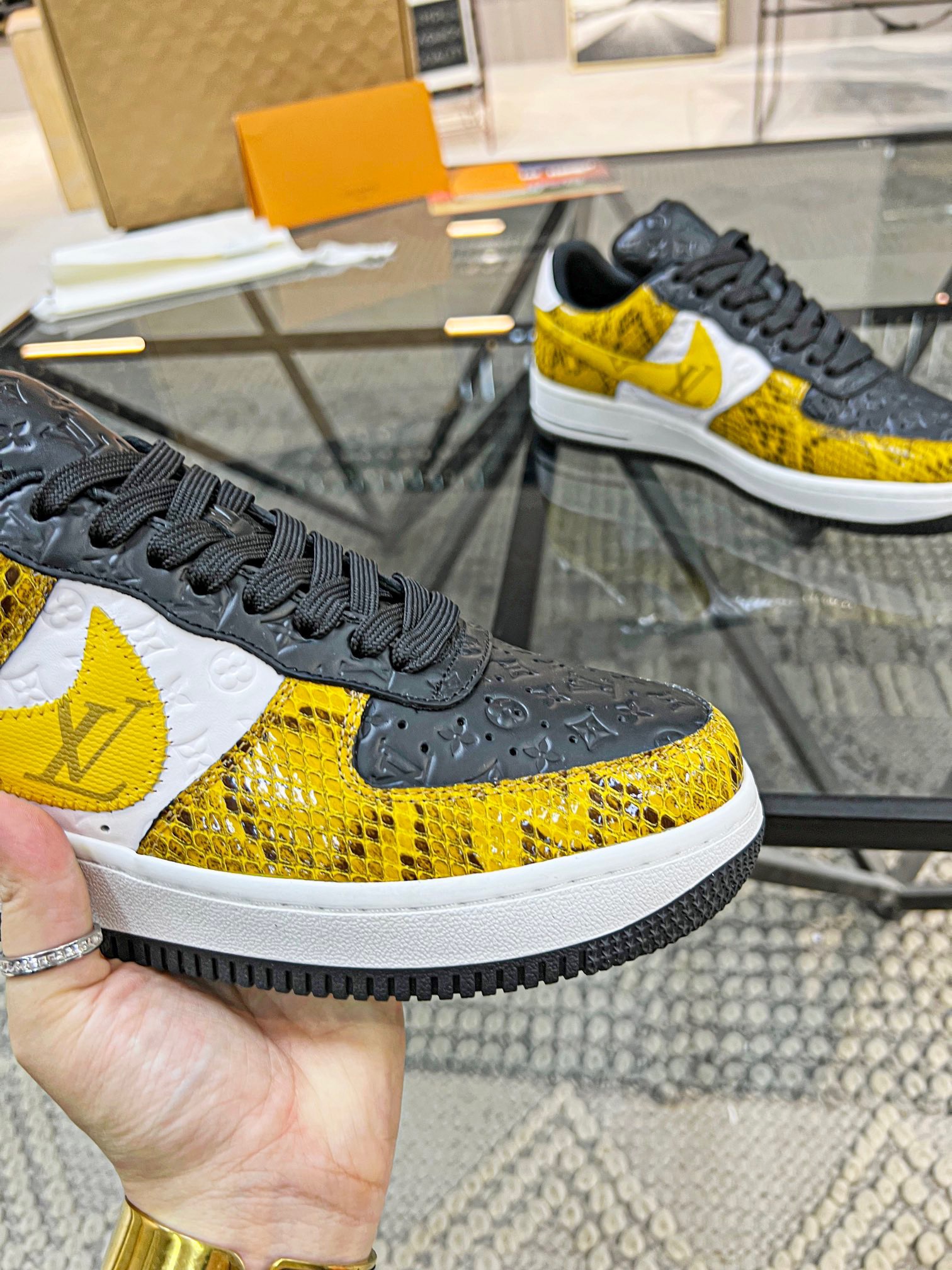 Men Women L*ouis V*uitton x NIKE Sneakers Maikesneakers