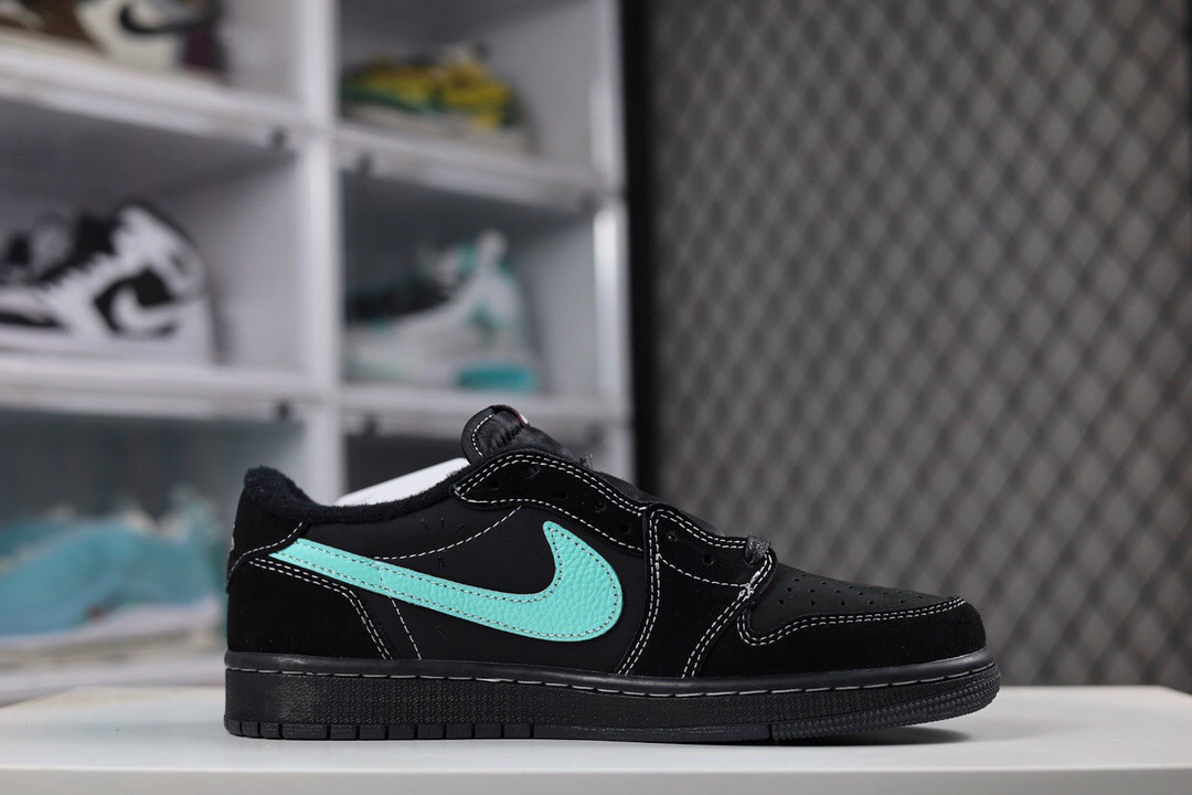 T*ravis S*cott Nike Air Jordan 1 low AJ1