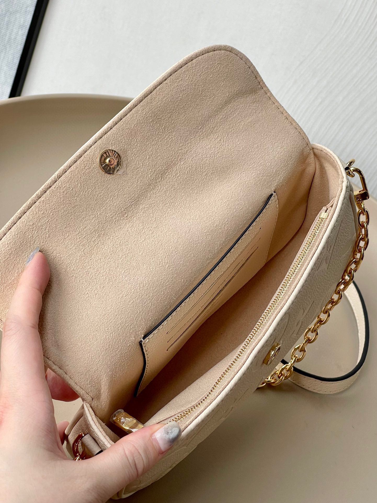 L*ouis V*uitton Top Bag