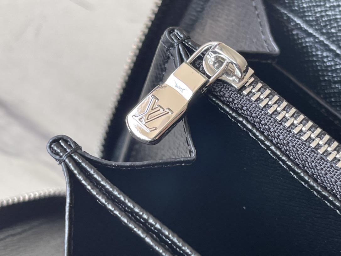 L*ouis V*uitton Top Bag