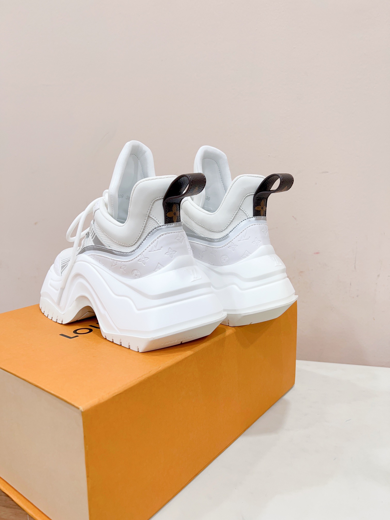 Women L*ouis V*uitton Top Sneaker