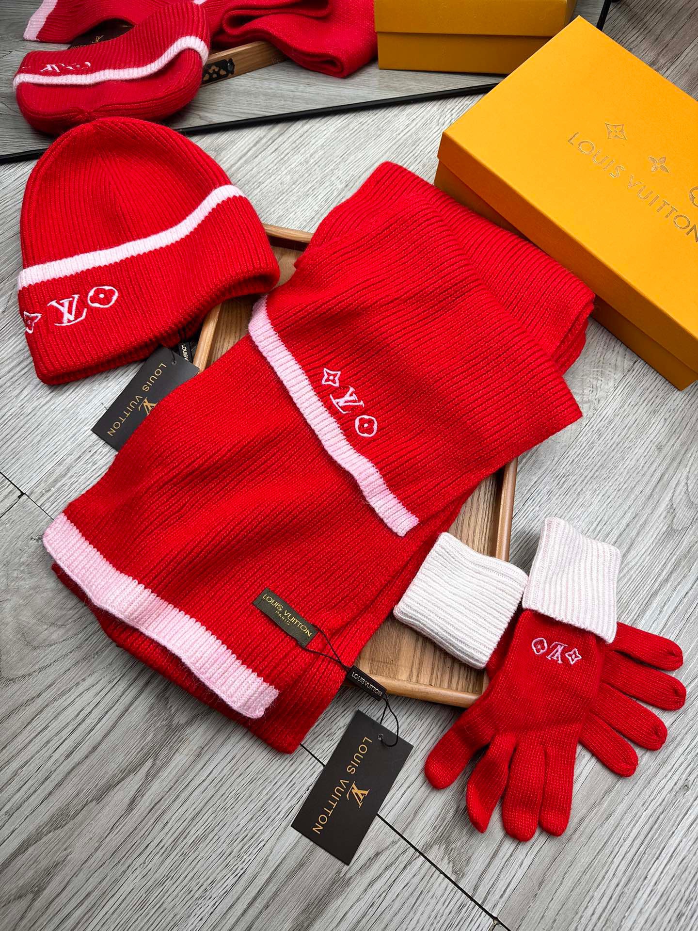 Women Men Hat+Gloves+The scarf L*V