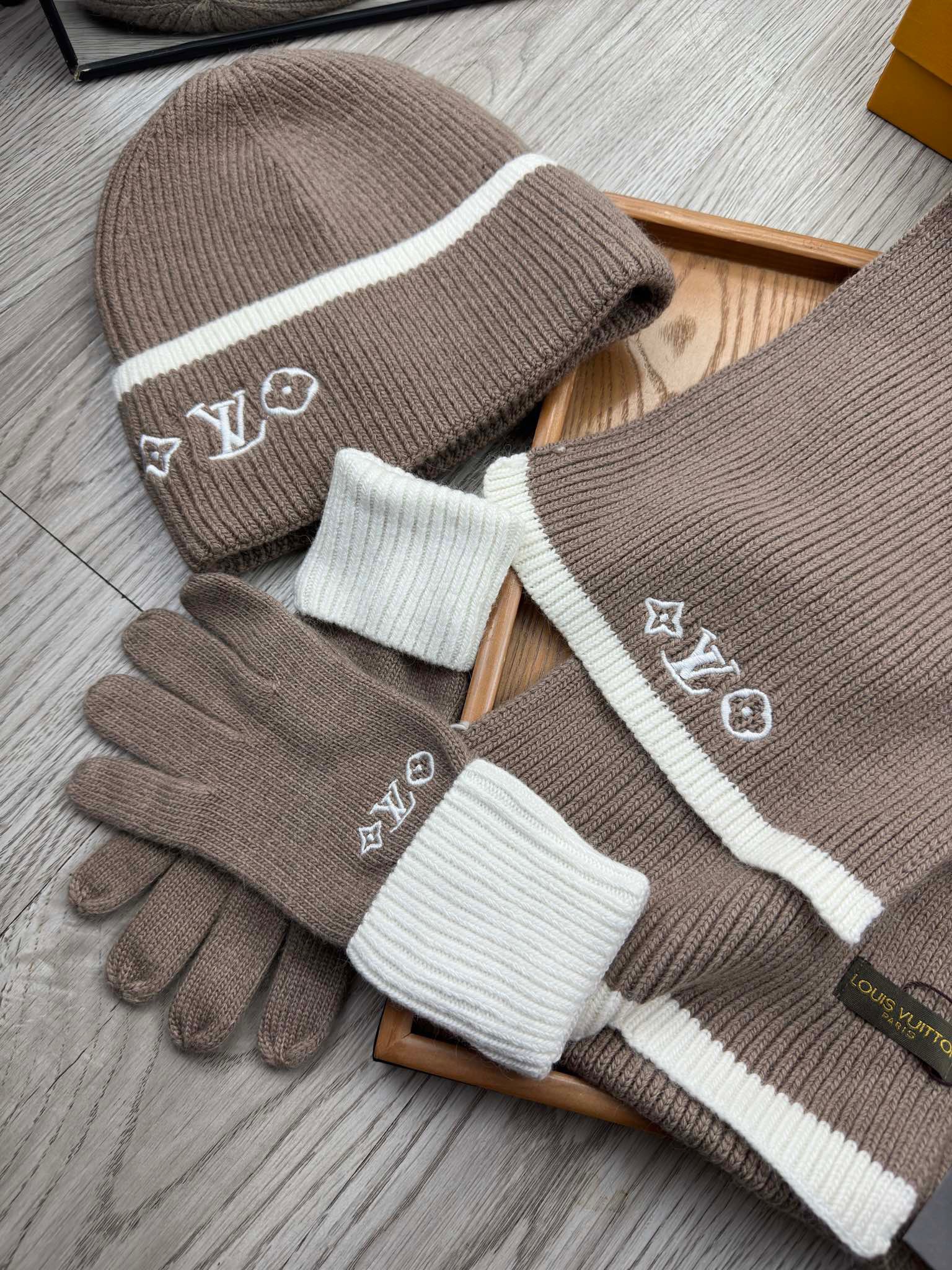 Women Men Hat+Gloves+The scarf L*V