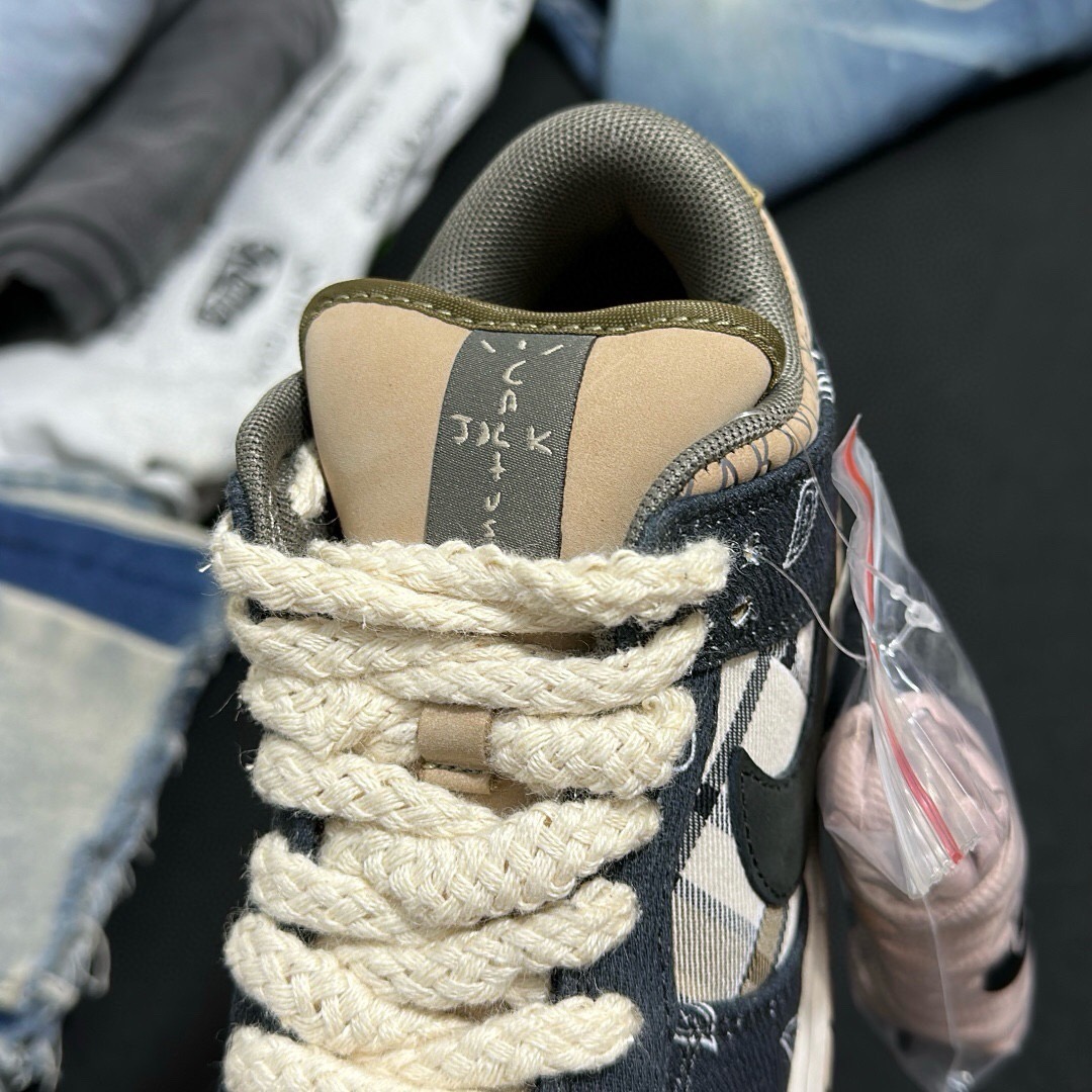 Nike travis scott × sb dunk