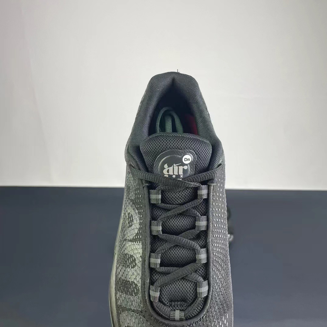 Nike Air Max+S*upreme ）