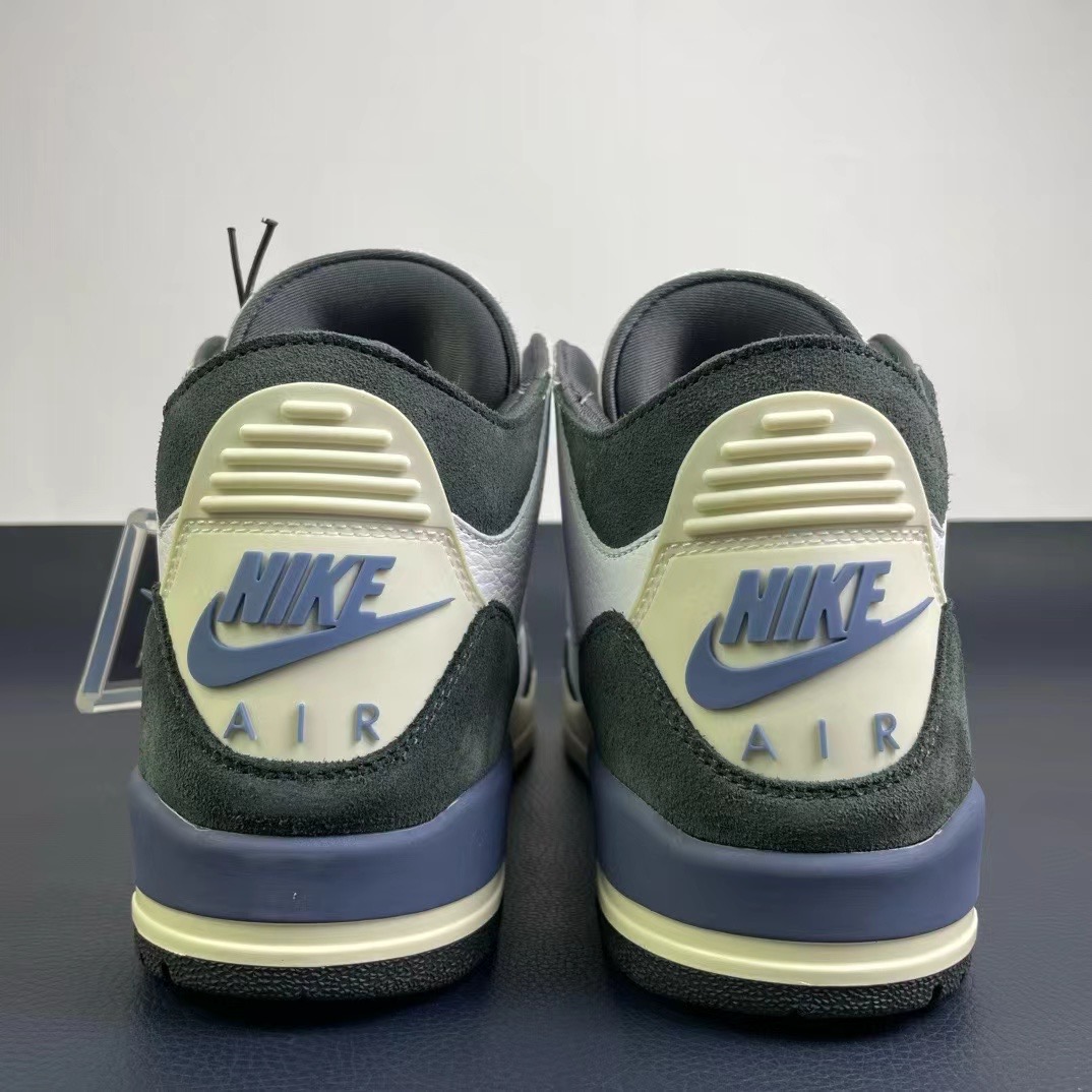 NIKE Air Jordan 3
