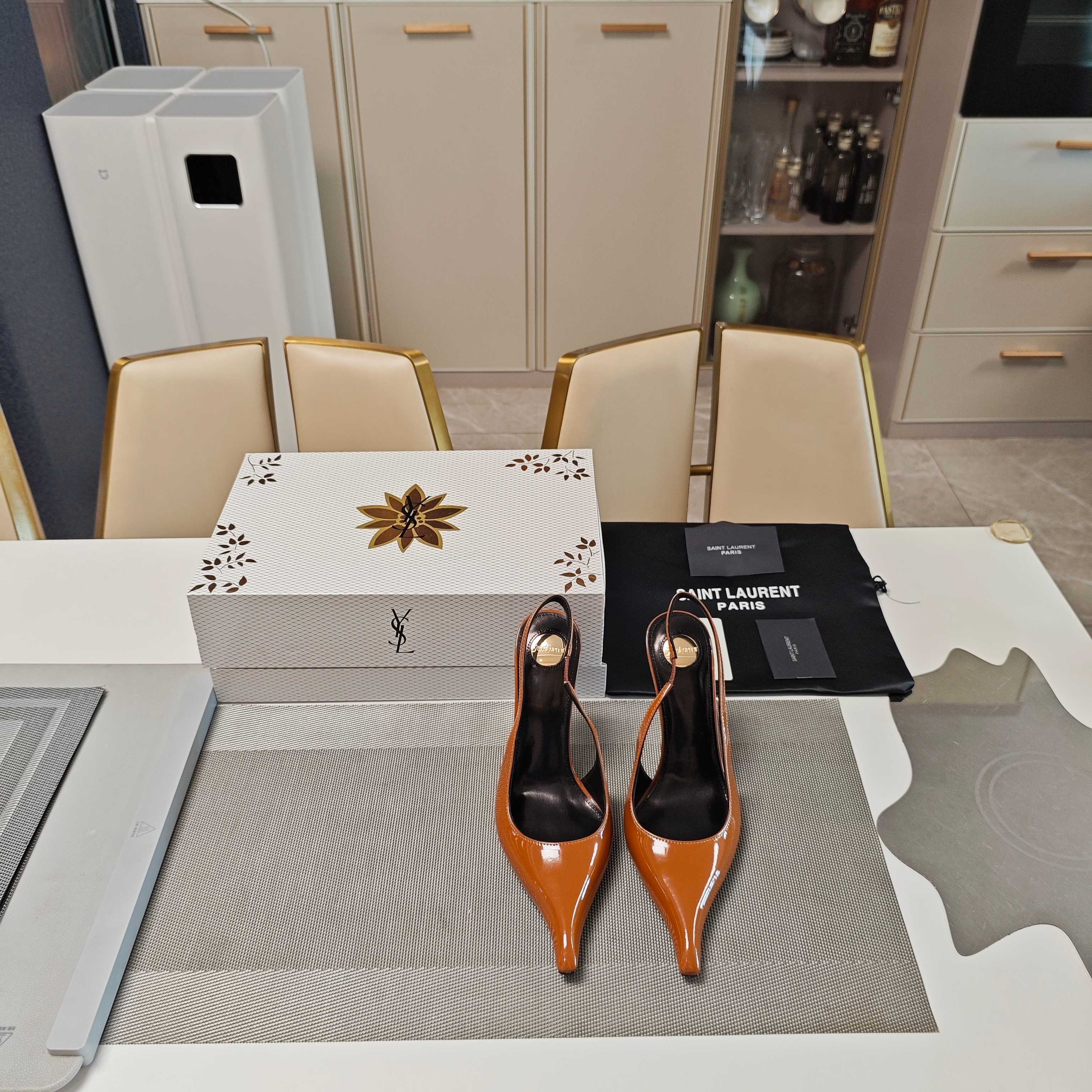 Women Y*SL Top Pumps