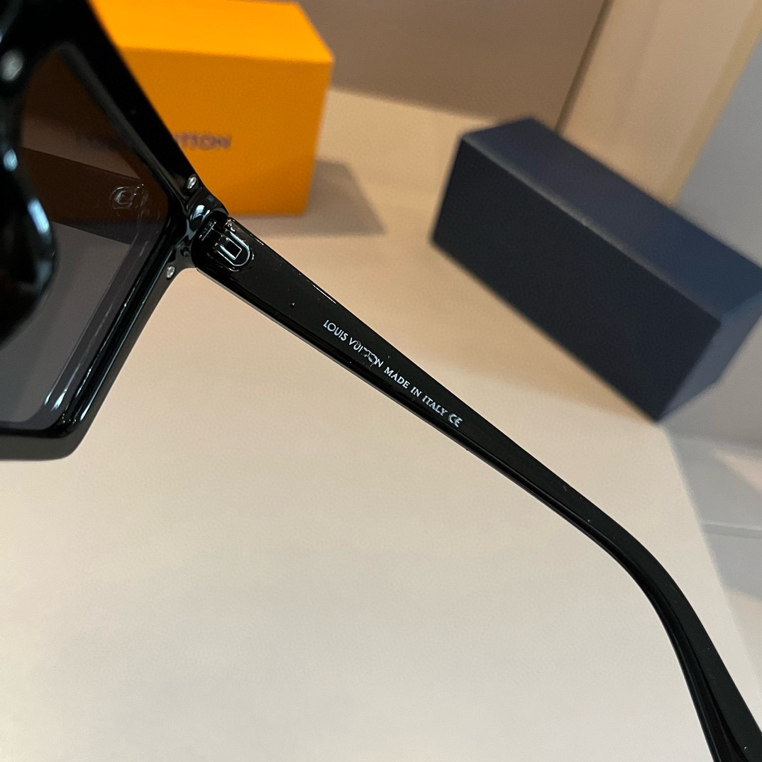 L*ouis V*uitton Glasses