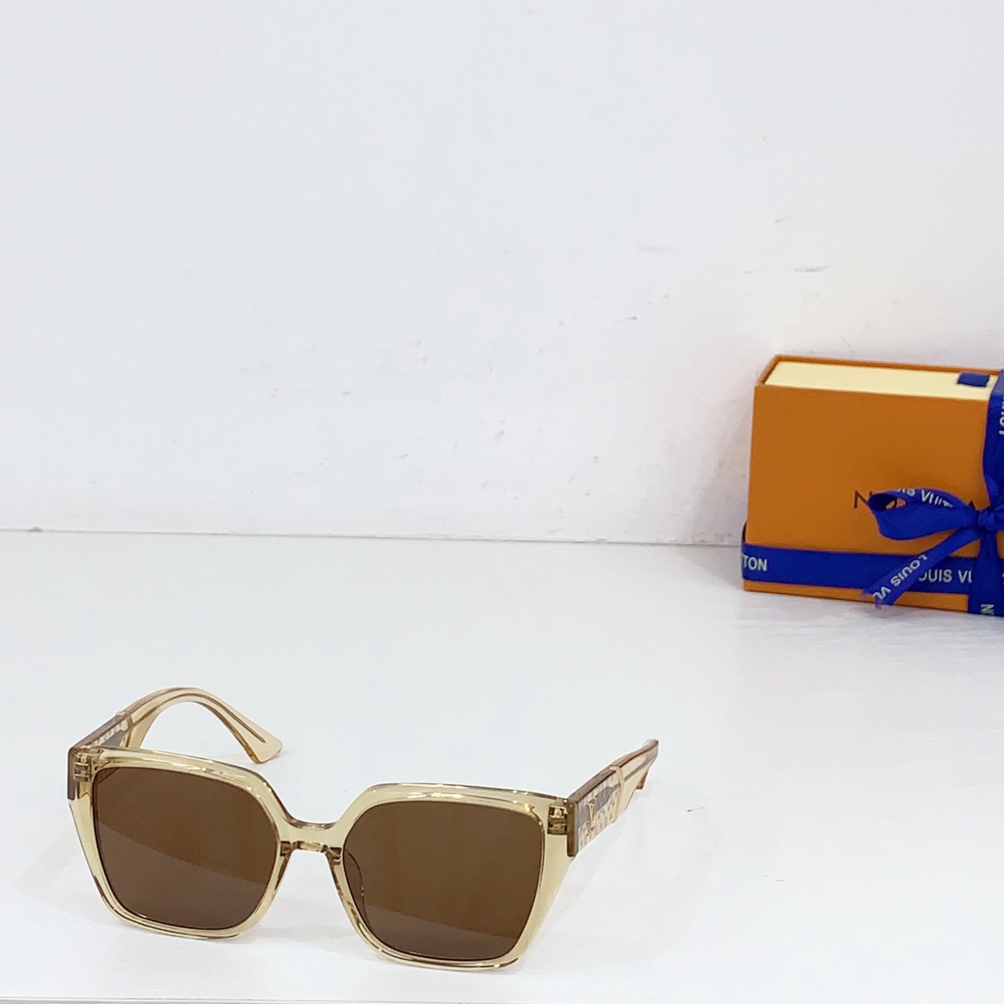 L*ouis V*uitton Glasses