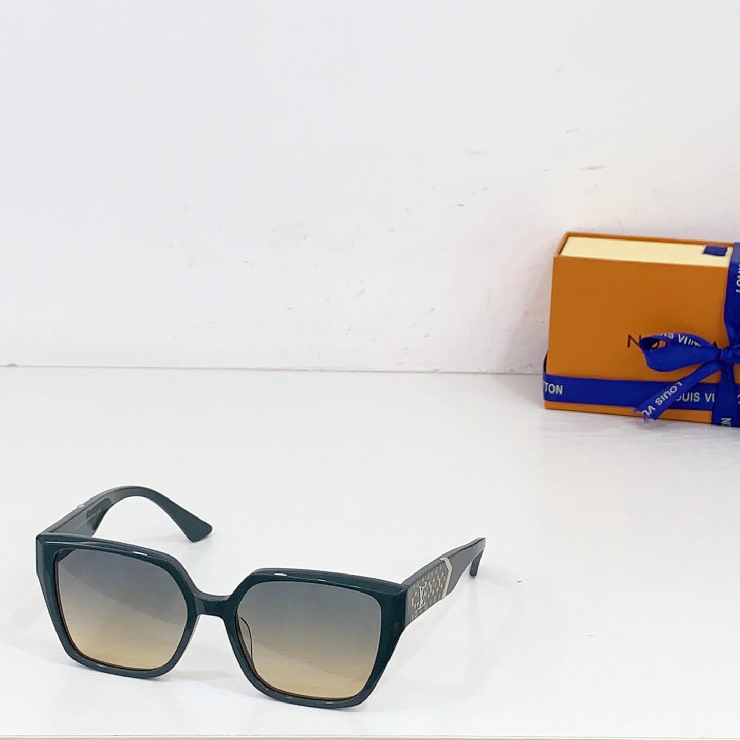 L*ouis V*uitton Glasses