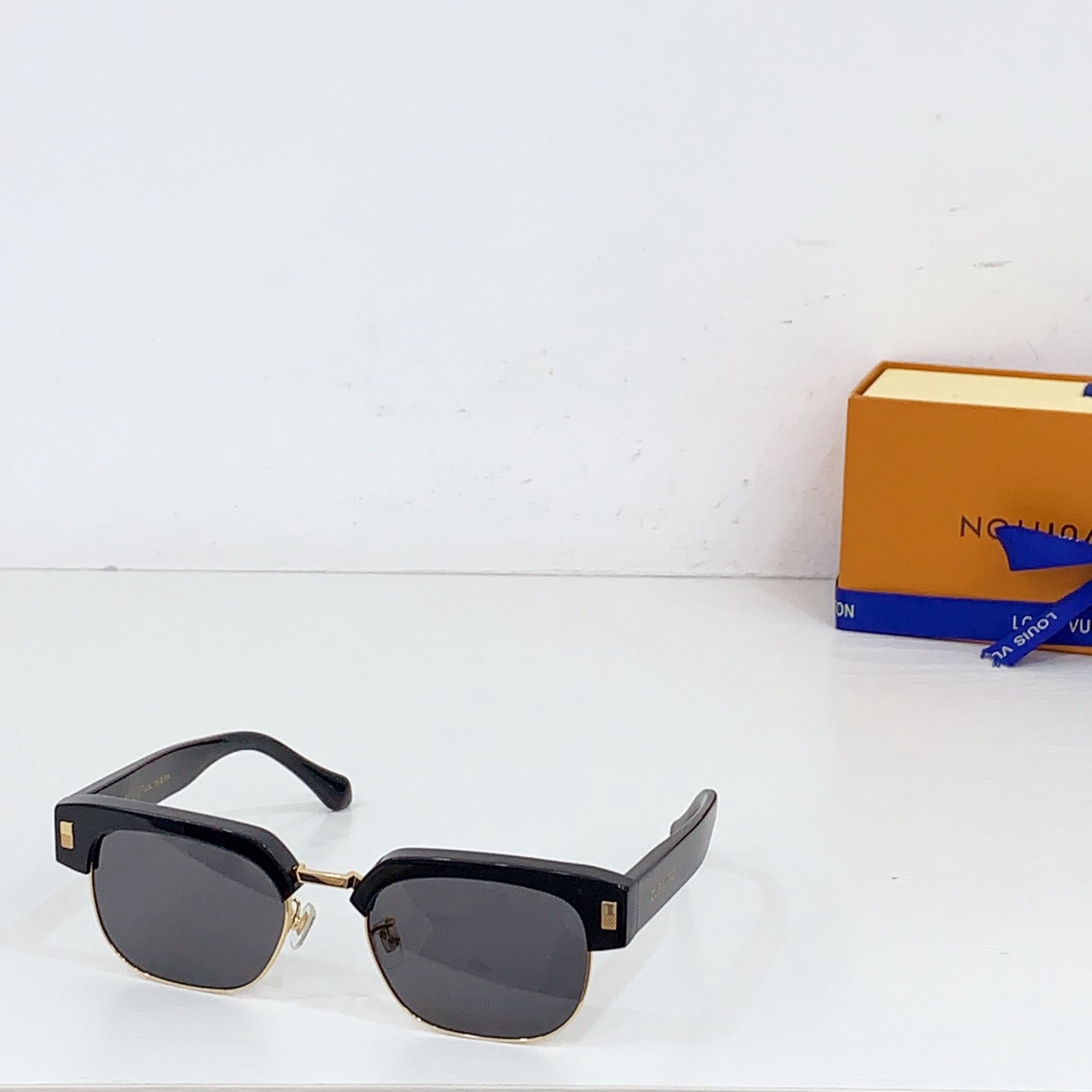 L*ouis V*uitton Glasses