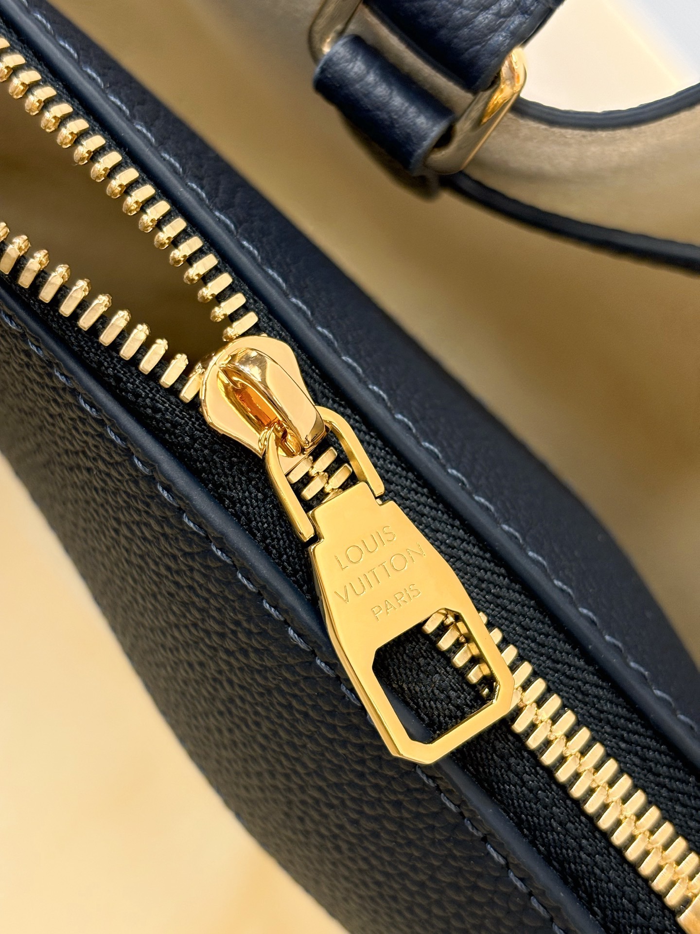 L*ouis V*uitton Top Bag