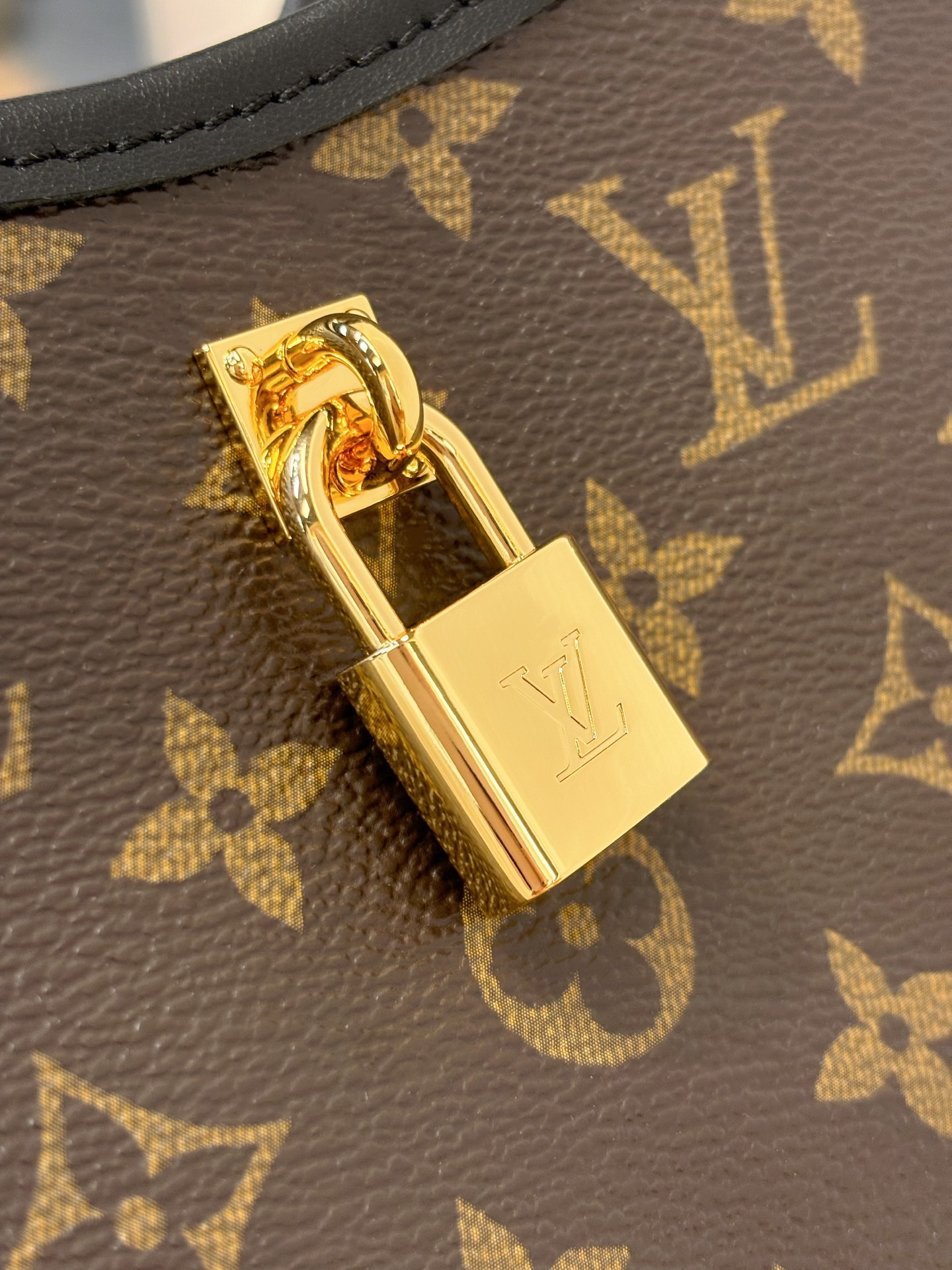 L*ouis V*uitton Top Bag