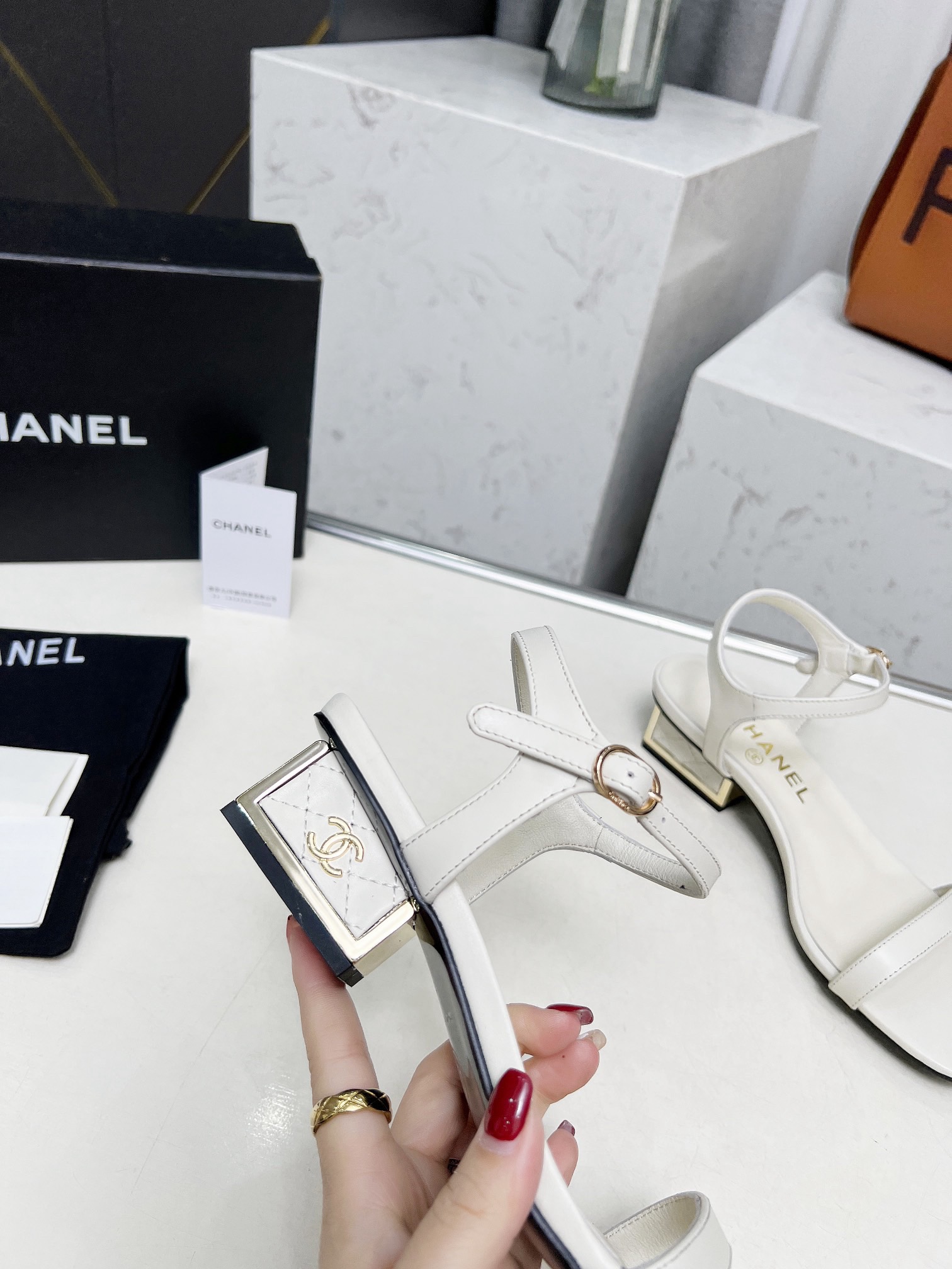 Women Top Quality C*hanel shoes